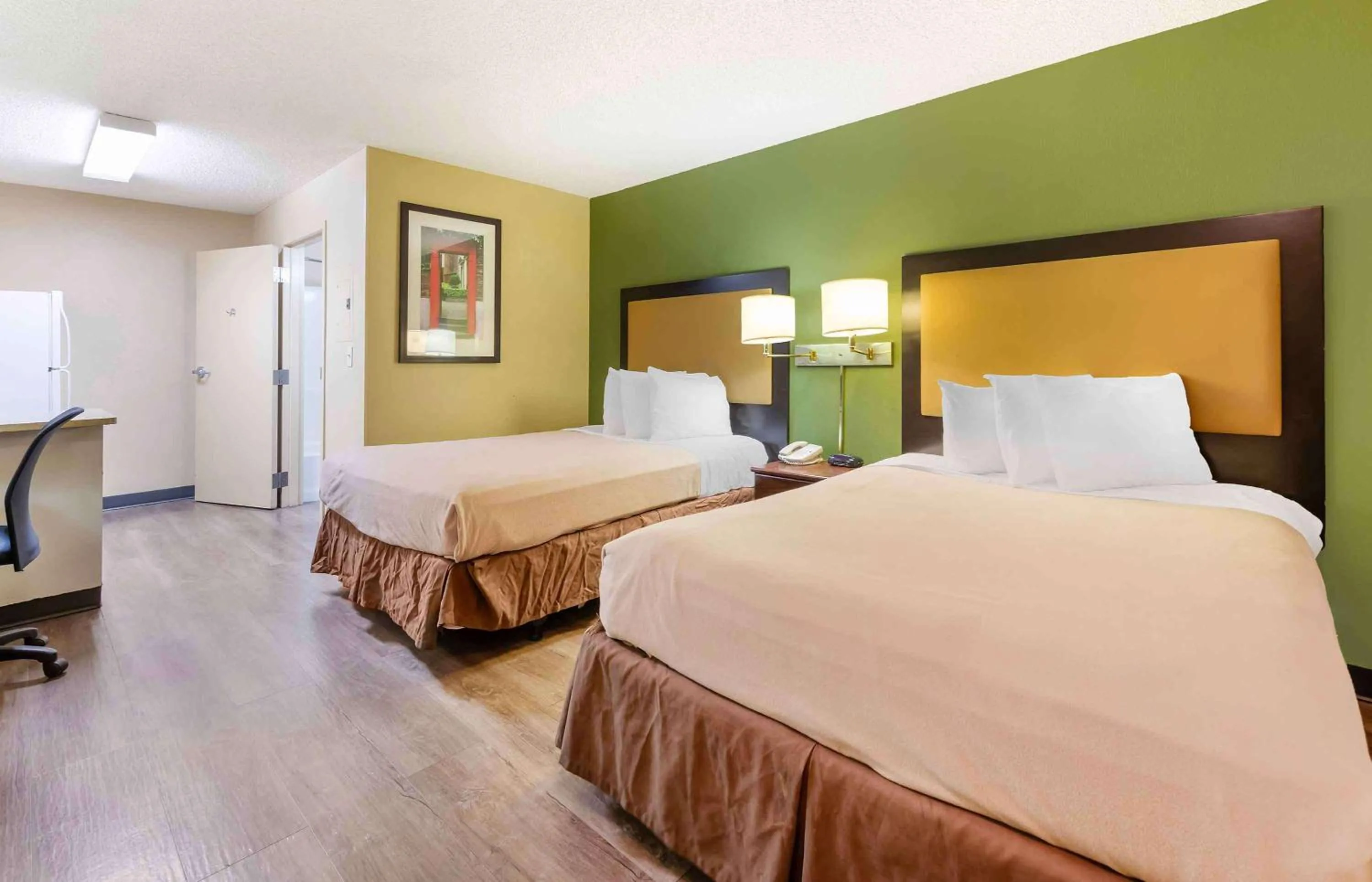 Bedroom, Bed in Extended Stay America Suites - Fresno - North