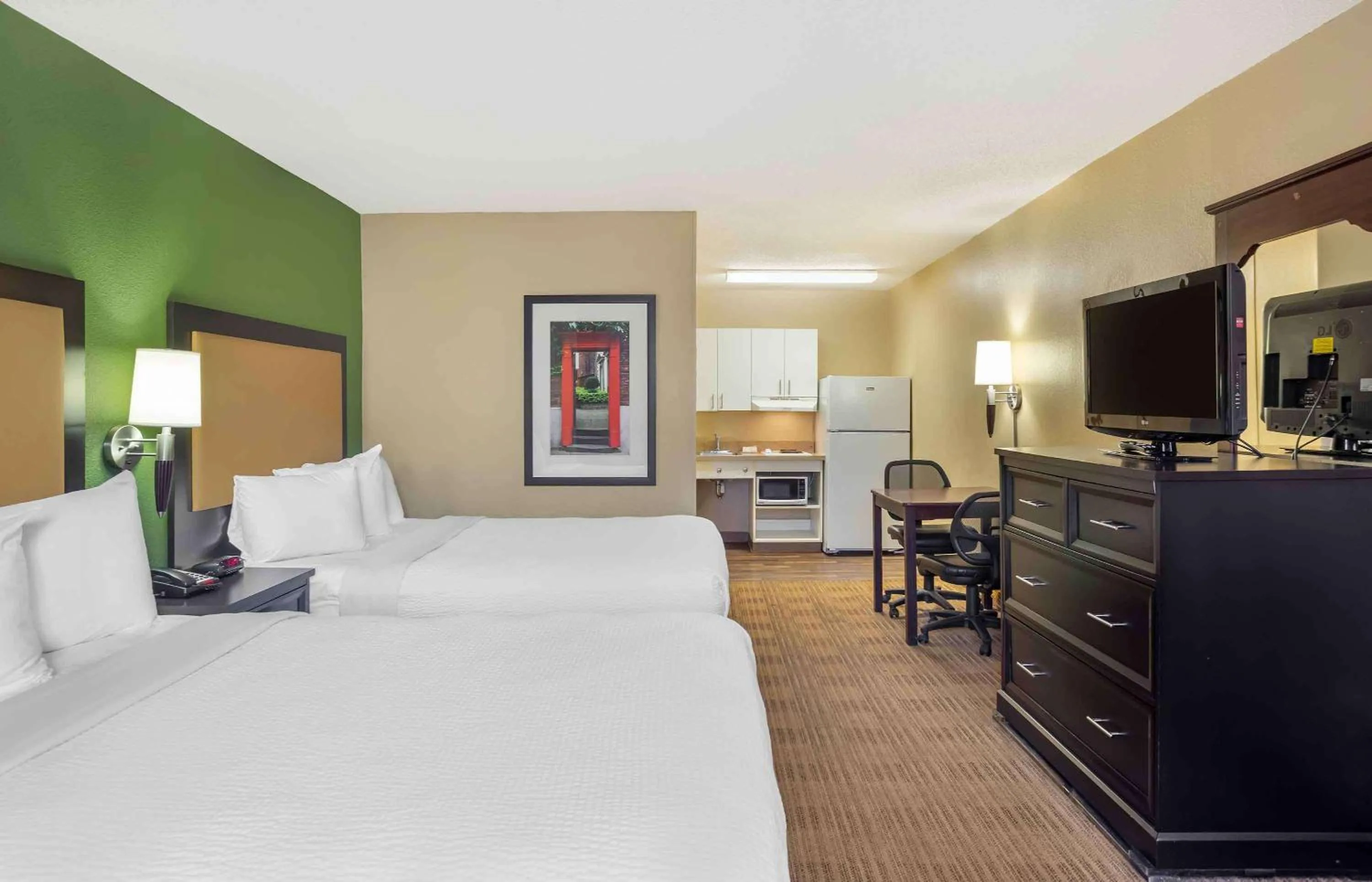 Bedroom, Bed in Extended Stay America Suites - Fresno - North