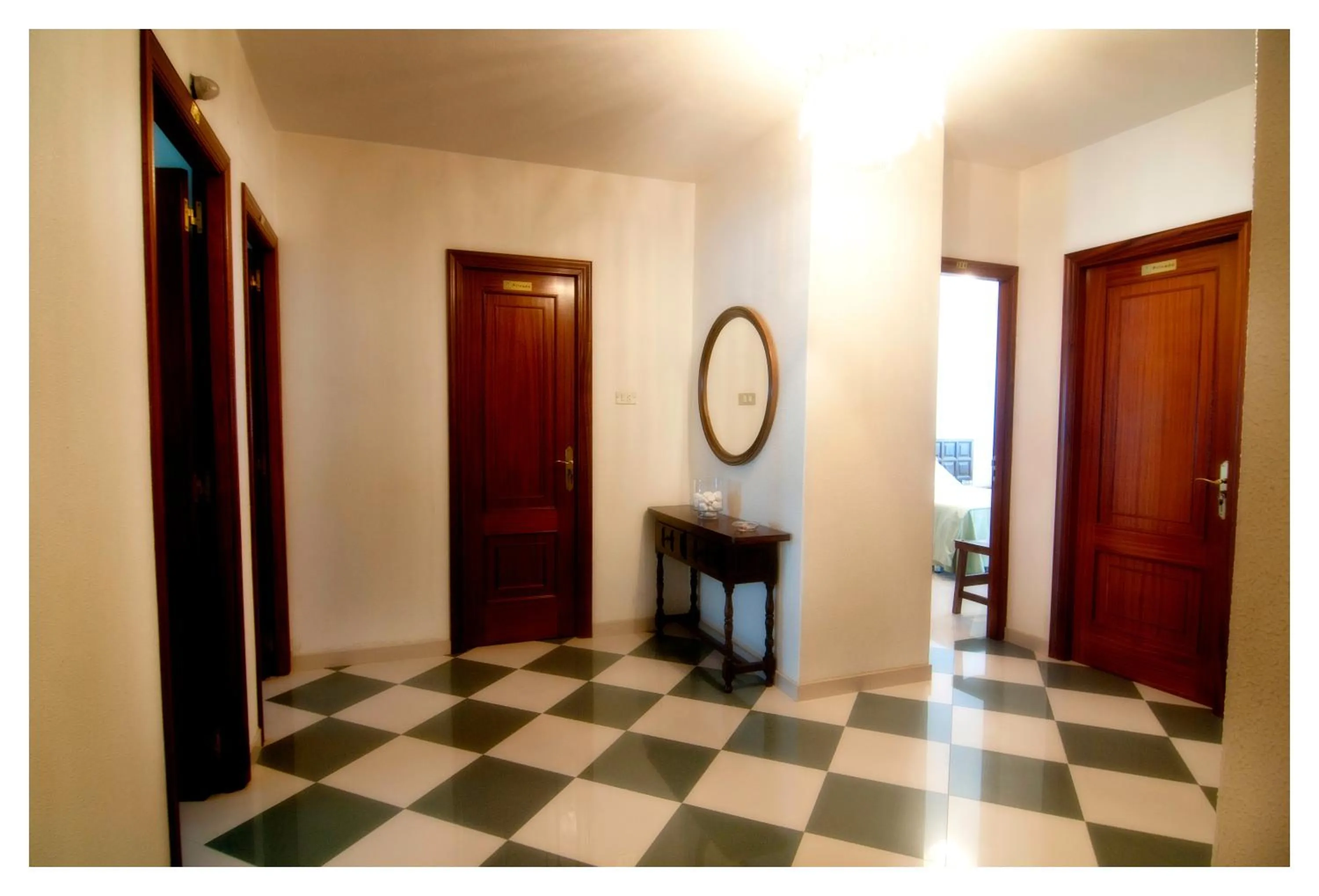 Decorative detail in Hotel El Duende