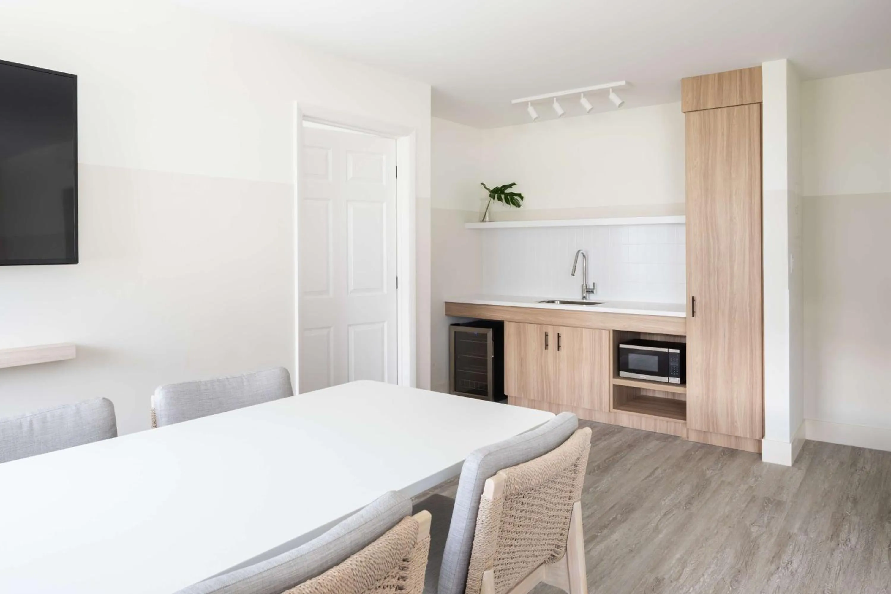 Photo of the whole room in Hampton by Hilton Grand Cayman Seven Mile Beach