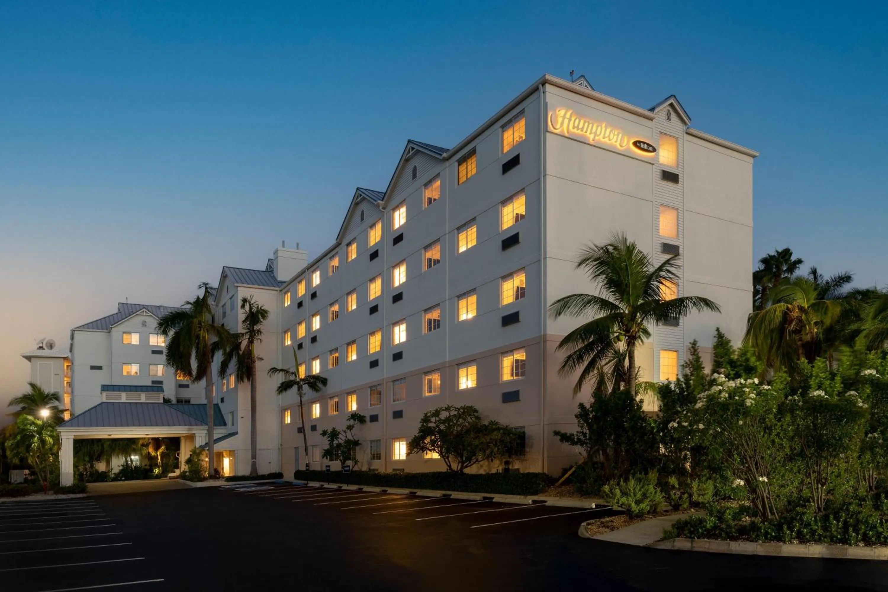 Property building in Hampton by Hilton Grand Cayman Seven Mile Beach