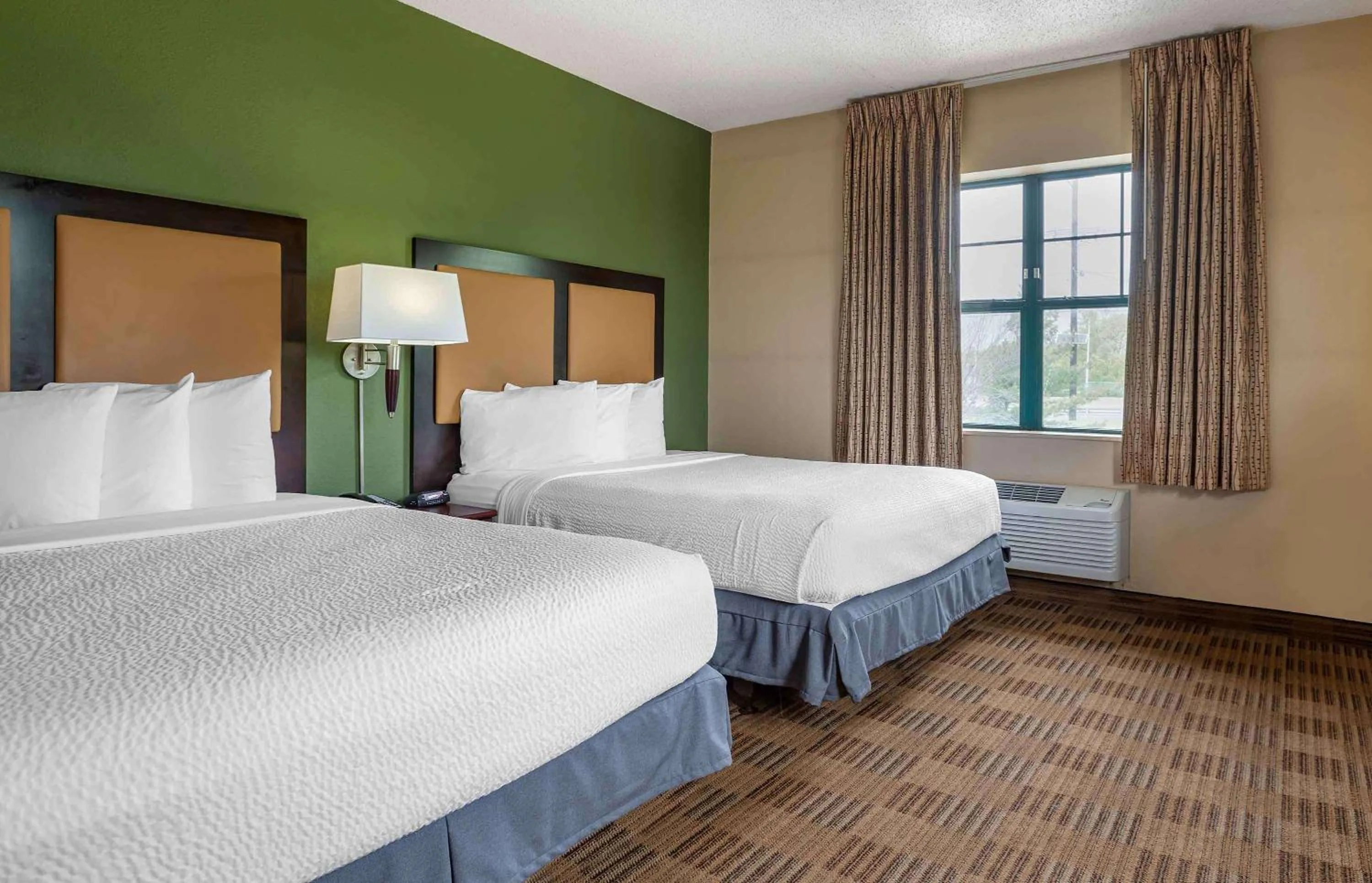 Bedroom, Bed in Extended Stay America Suites - Edison - Raritan Center