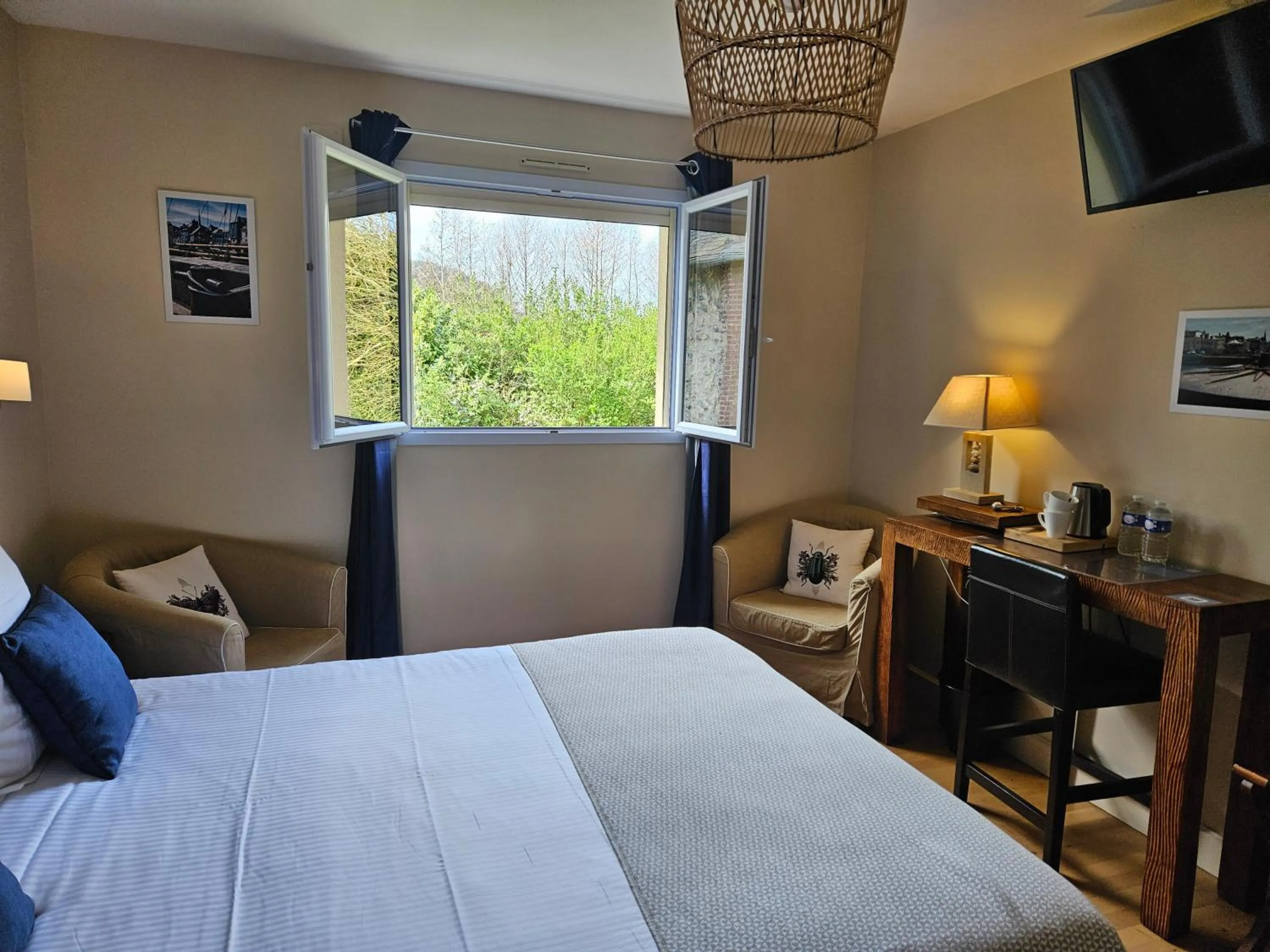 Photo of the whole room, Bed in La Fraîchette-Hôtel & Spa