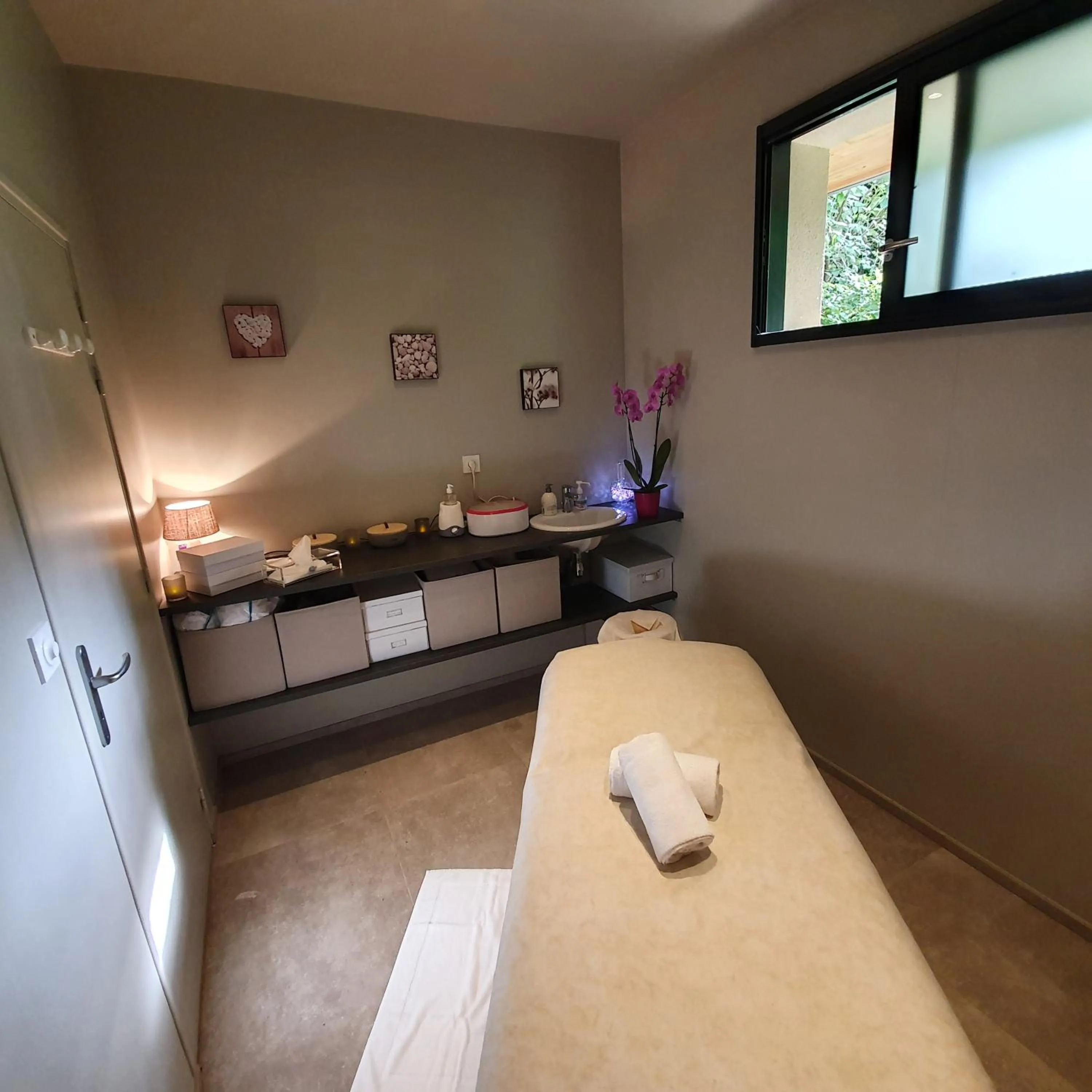 Massage, Bed in La Fraîchette-Hôtel & Spa