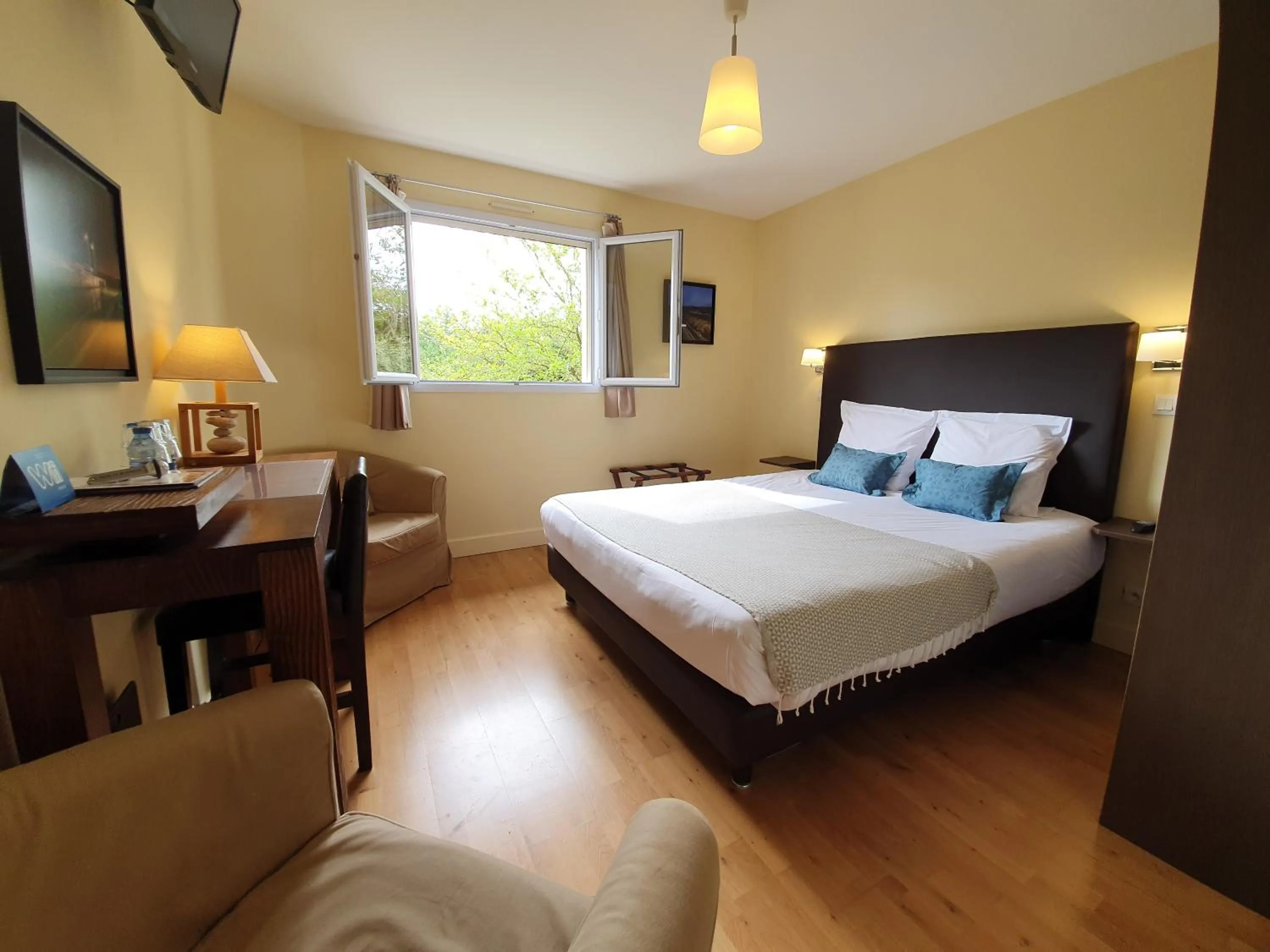 Photo of the whole room, Bed in La Fraîchette-Hôtel & Spa