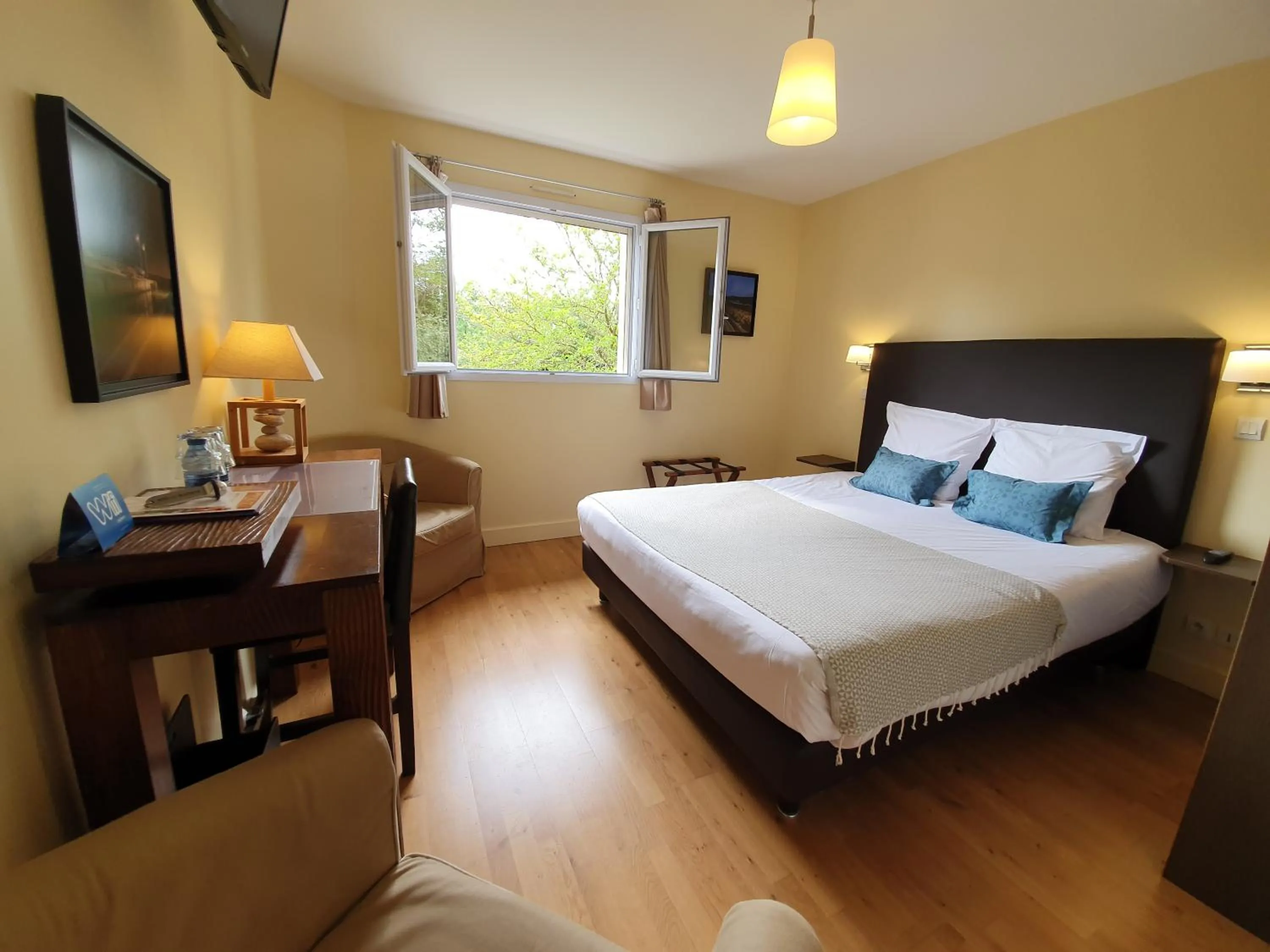 Photo of the whole room, Bed in La Fraîchette-Hôtel & Spa