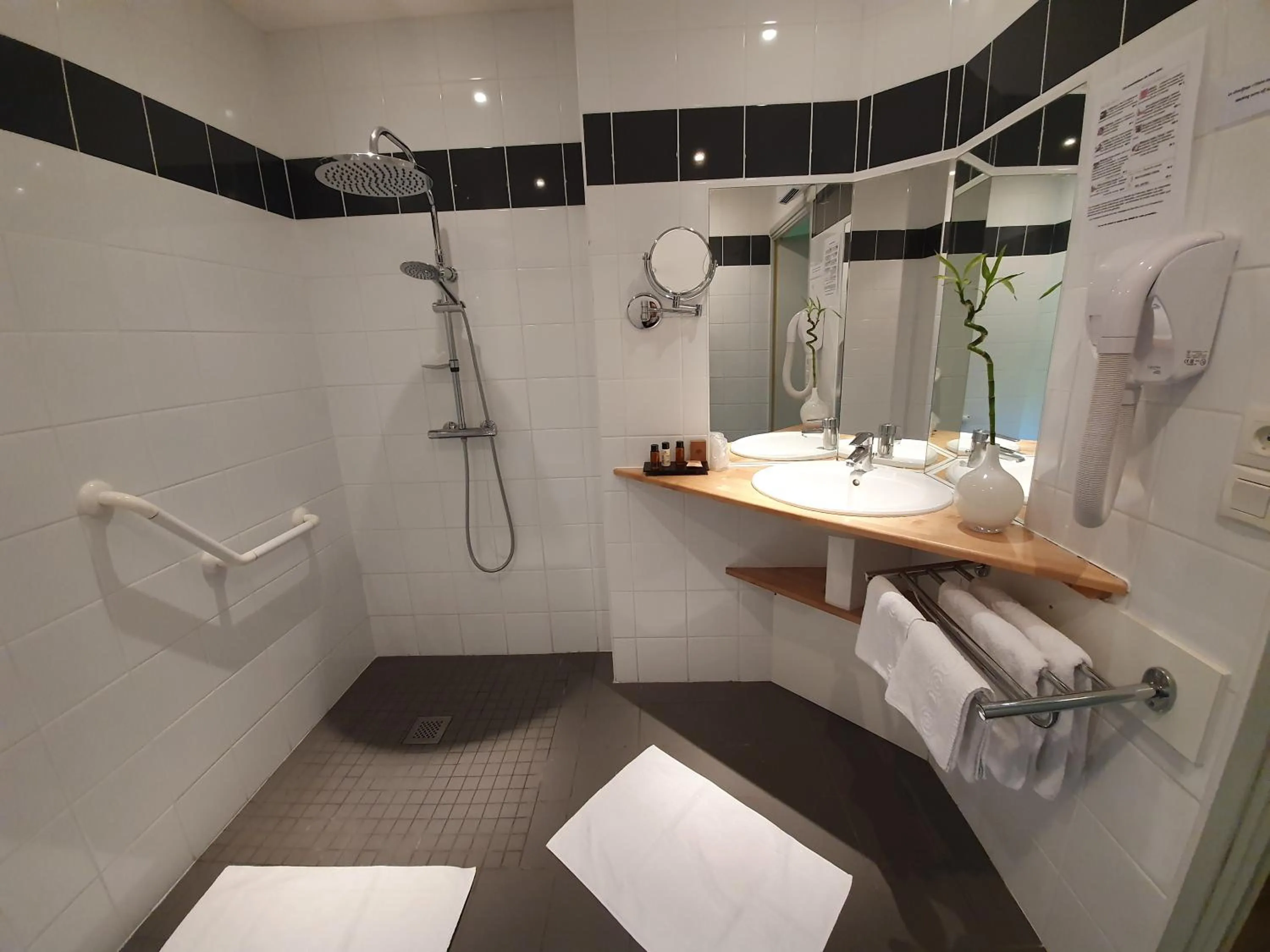 Bathroom in La Fraîchette-Hôtel & Spa