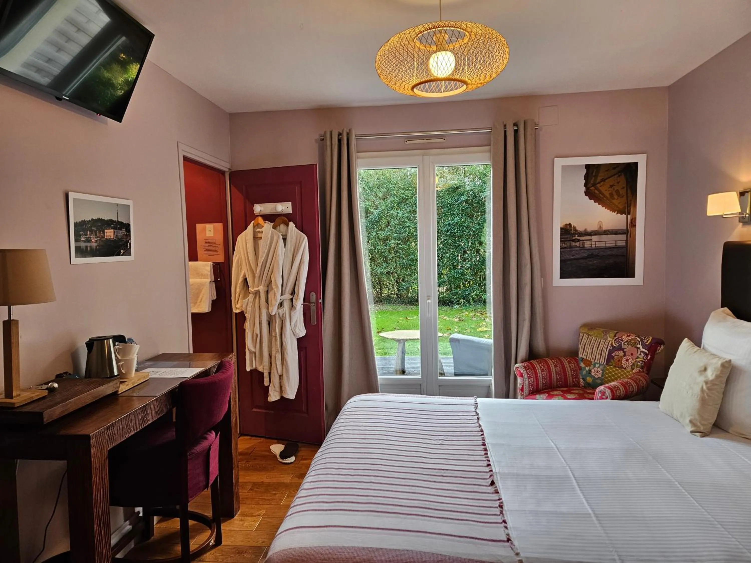 Photo of the whole room, Bed in La Fraîchette-Hôtel & Spa