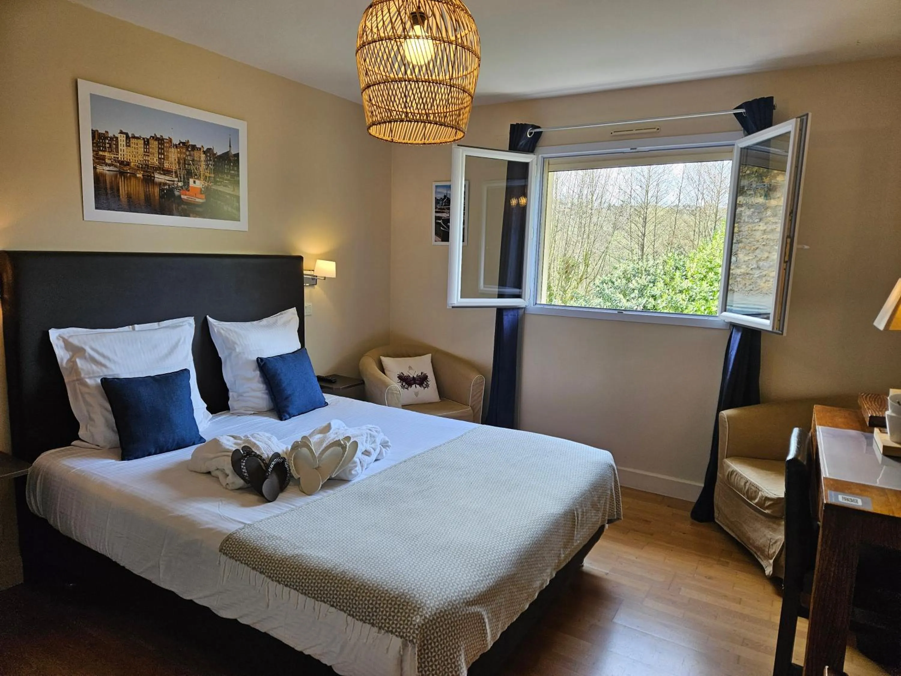 Photo of the whole room, Bed in La Fraîchette-Hôtel & Spa