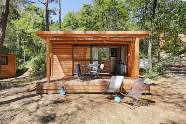 Photo of the whole room in Camping La Pinède