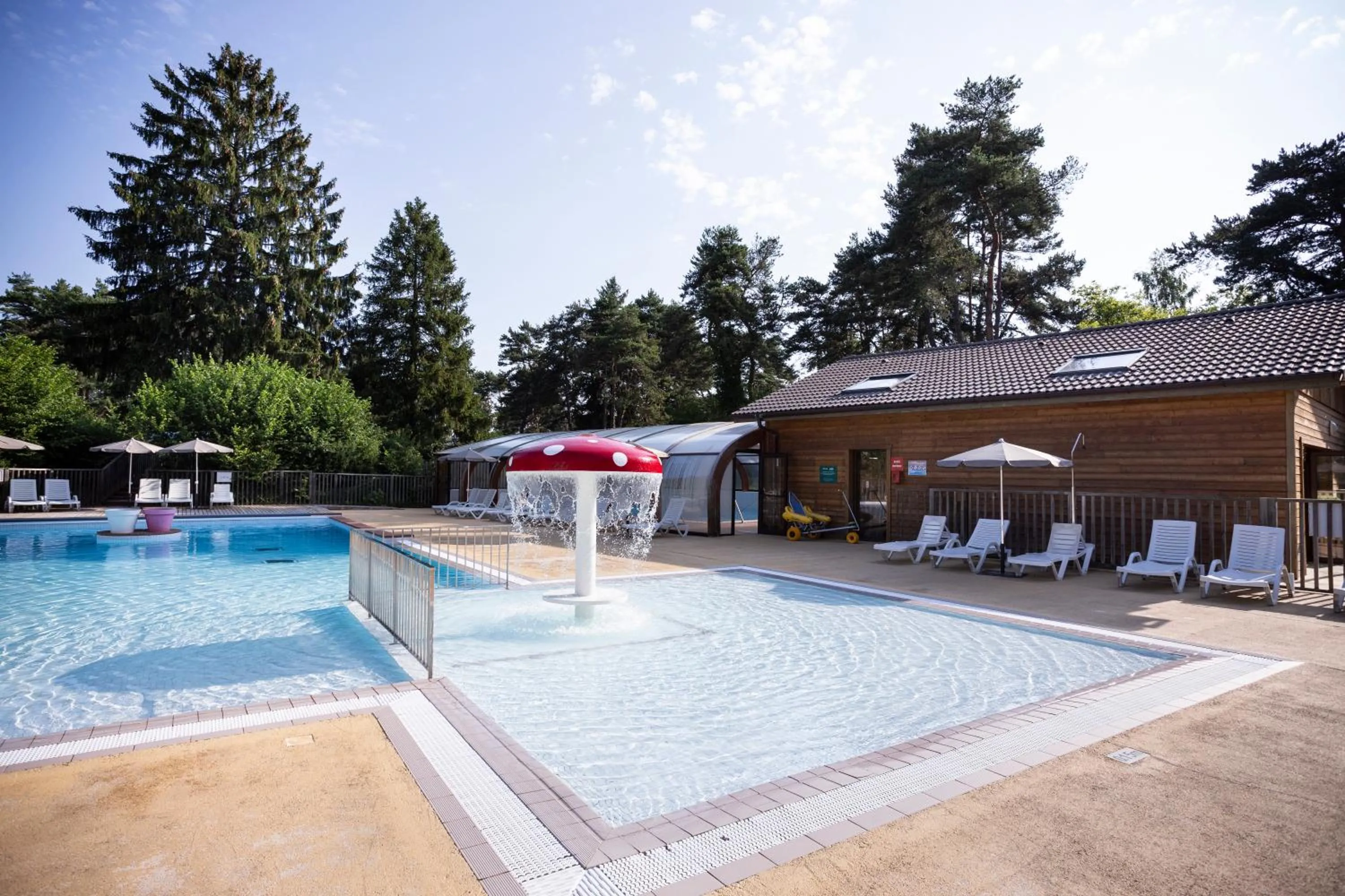 Pool view in Camping La Pinède