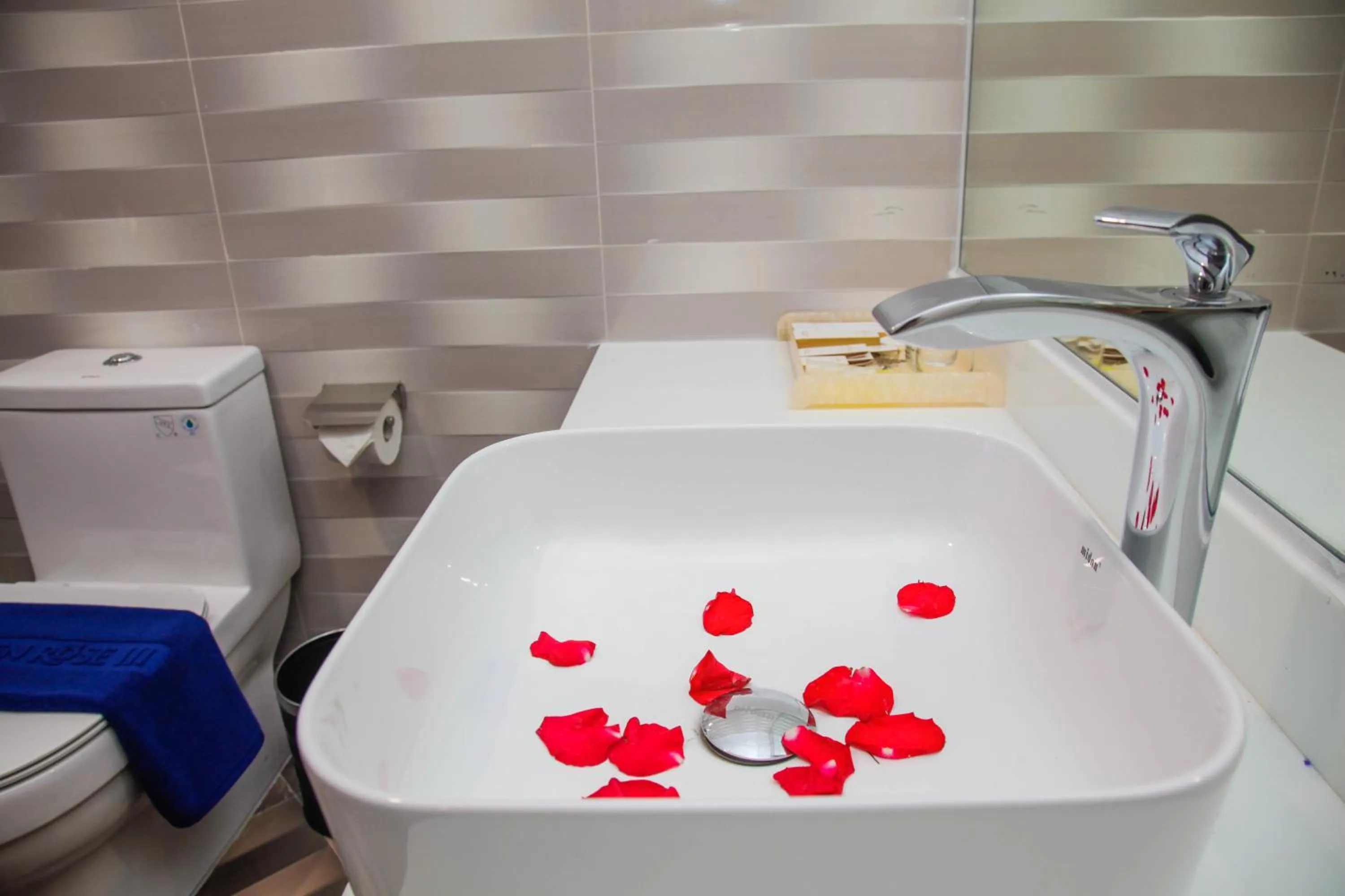 Bathroom in Golden Rose Hotel