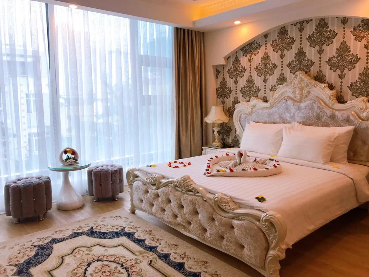 Photo of the whole room, Bed in Golden Rose Hotel
