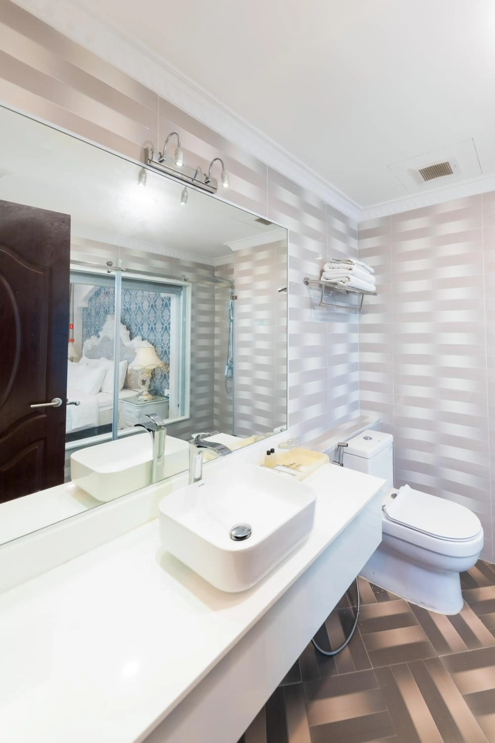 Bathroom in Golden Rose Hotel