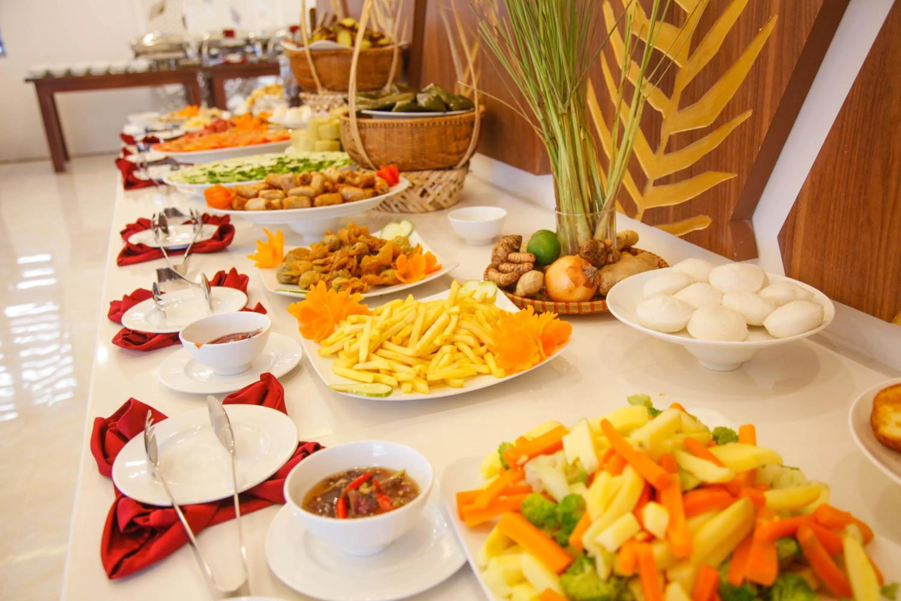 Food and drinks in Golden Rose Hotel