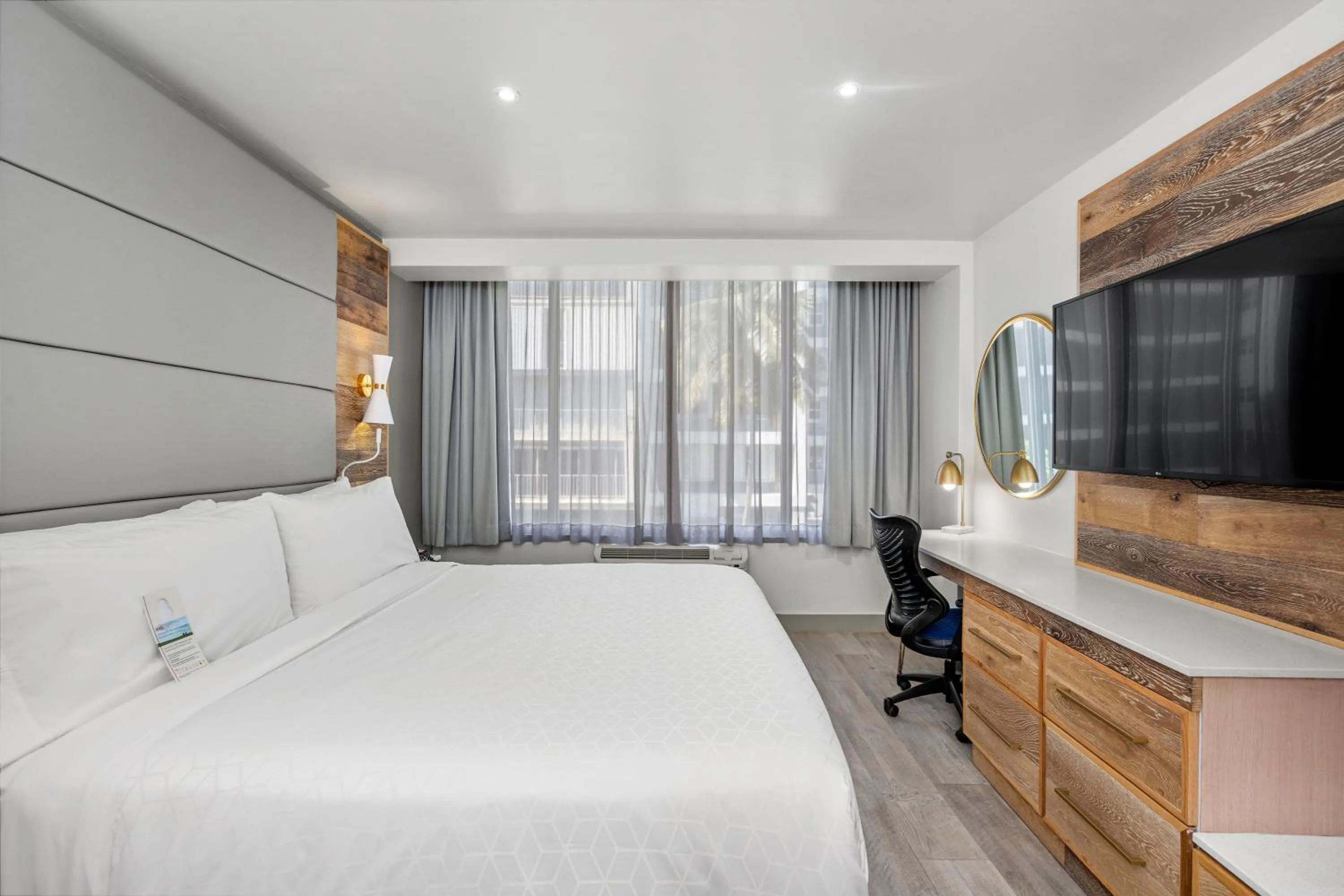 Photo of the whole room, Bed in Holiday Inn Express San Juan Condado by IHG