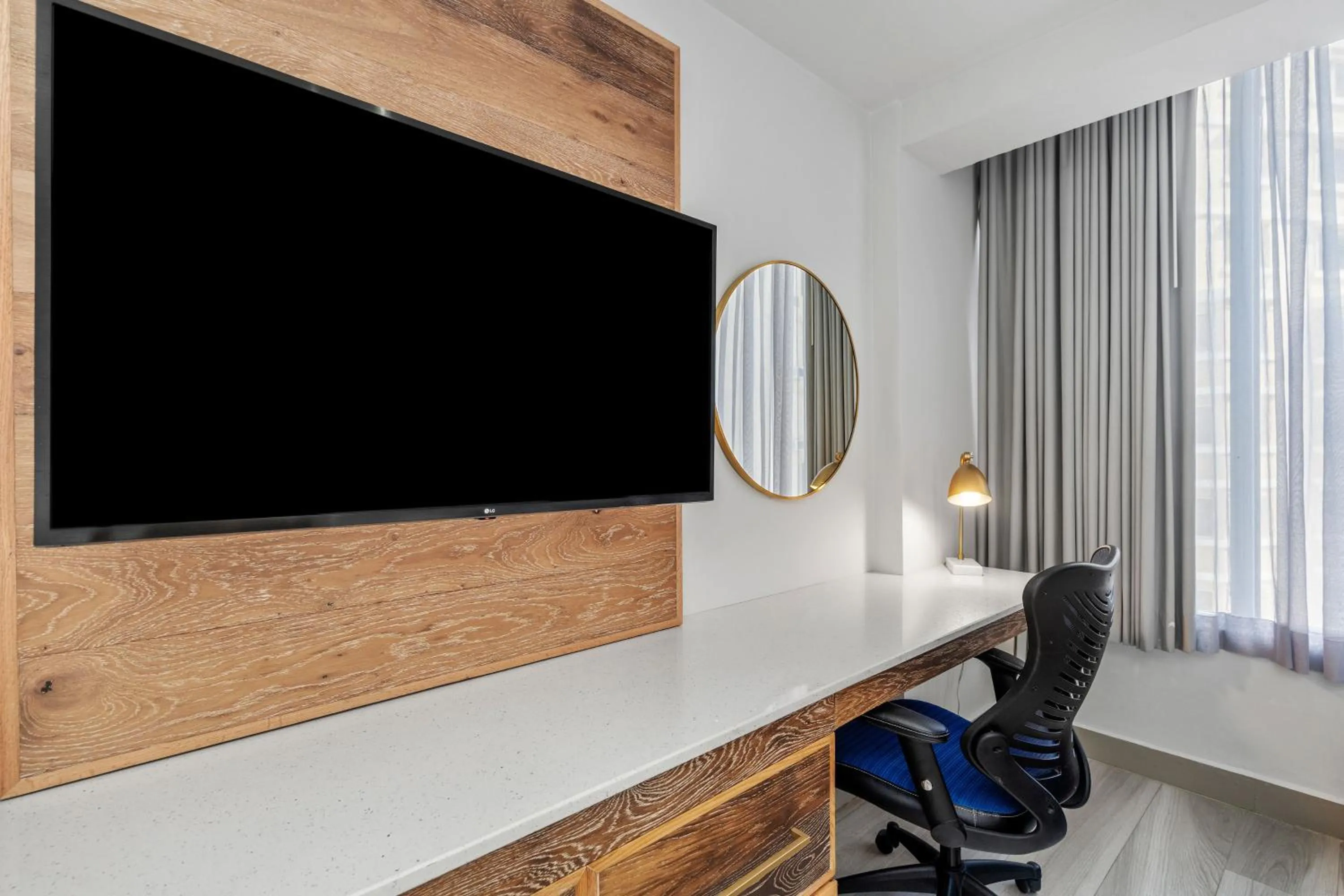 TV and multimedia in Holiday Inn Express San Juan Condado by IHG