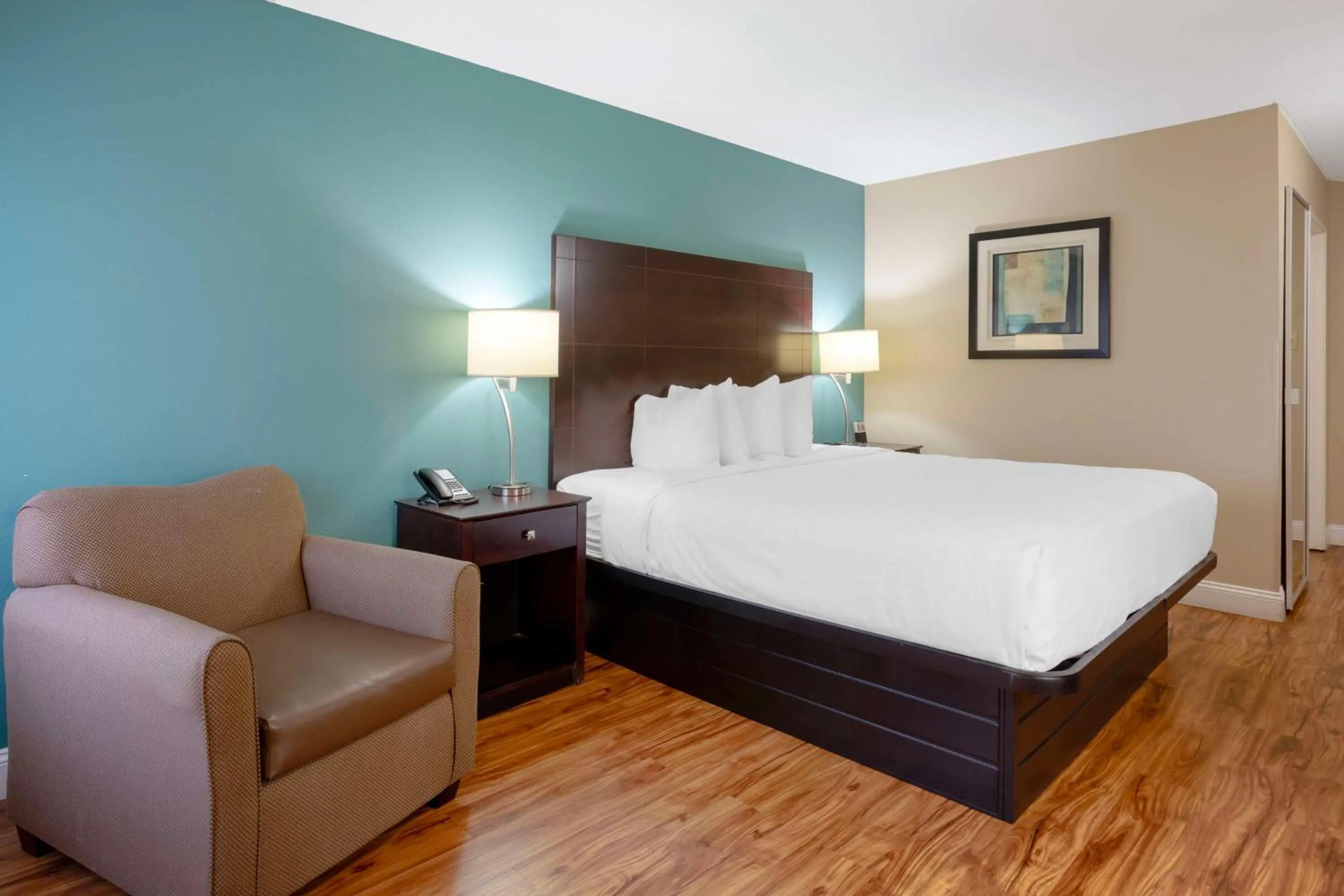 Bedroom, Bed in Best Western Plus Lonoke Hotel