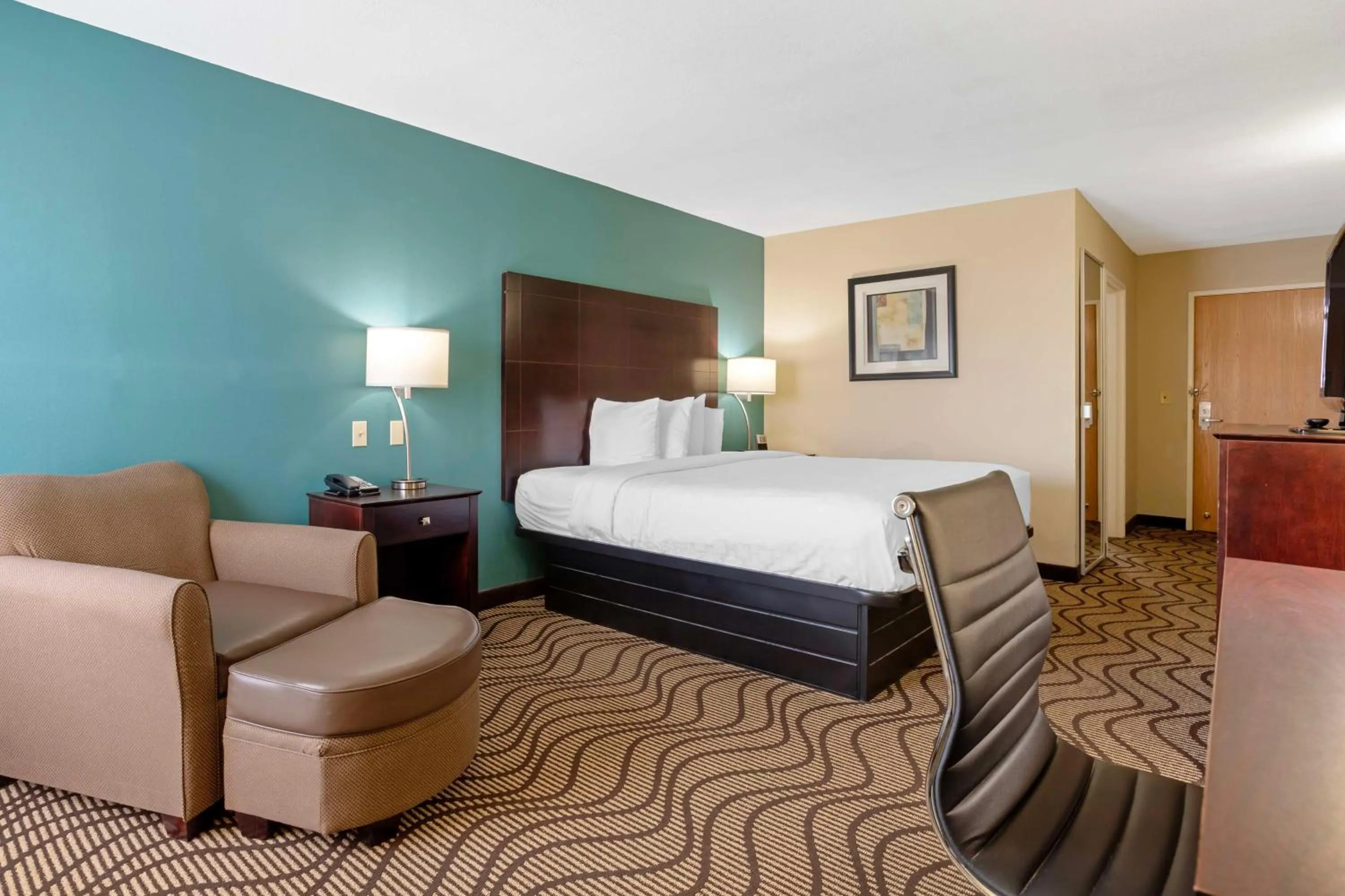 Bedroom, Bed in Best Western Plus Lonoke Hotel