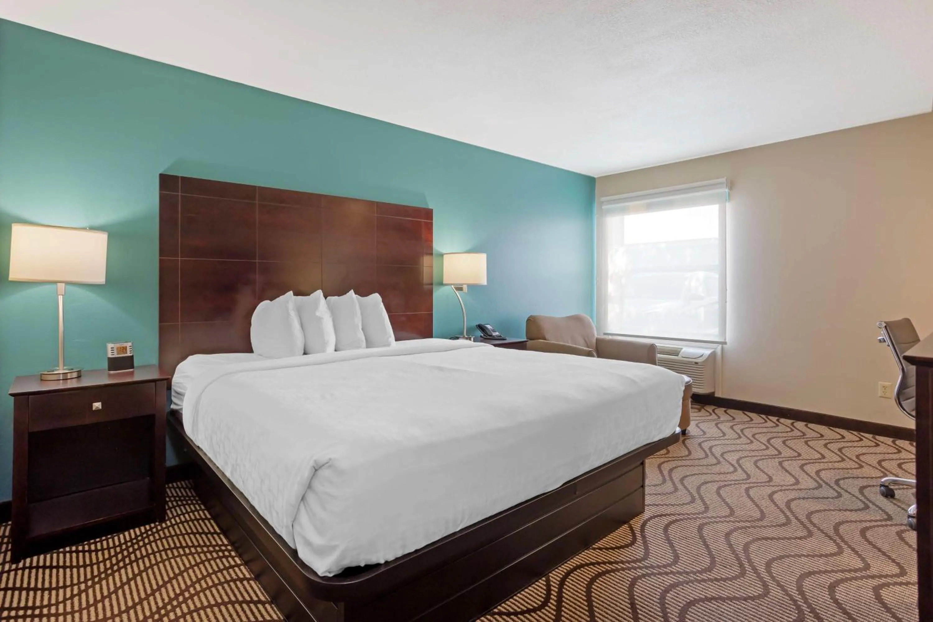 Bedroom, Bed in Best Western Plus Lonoke Hotel