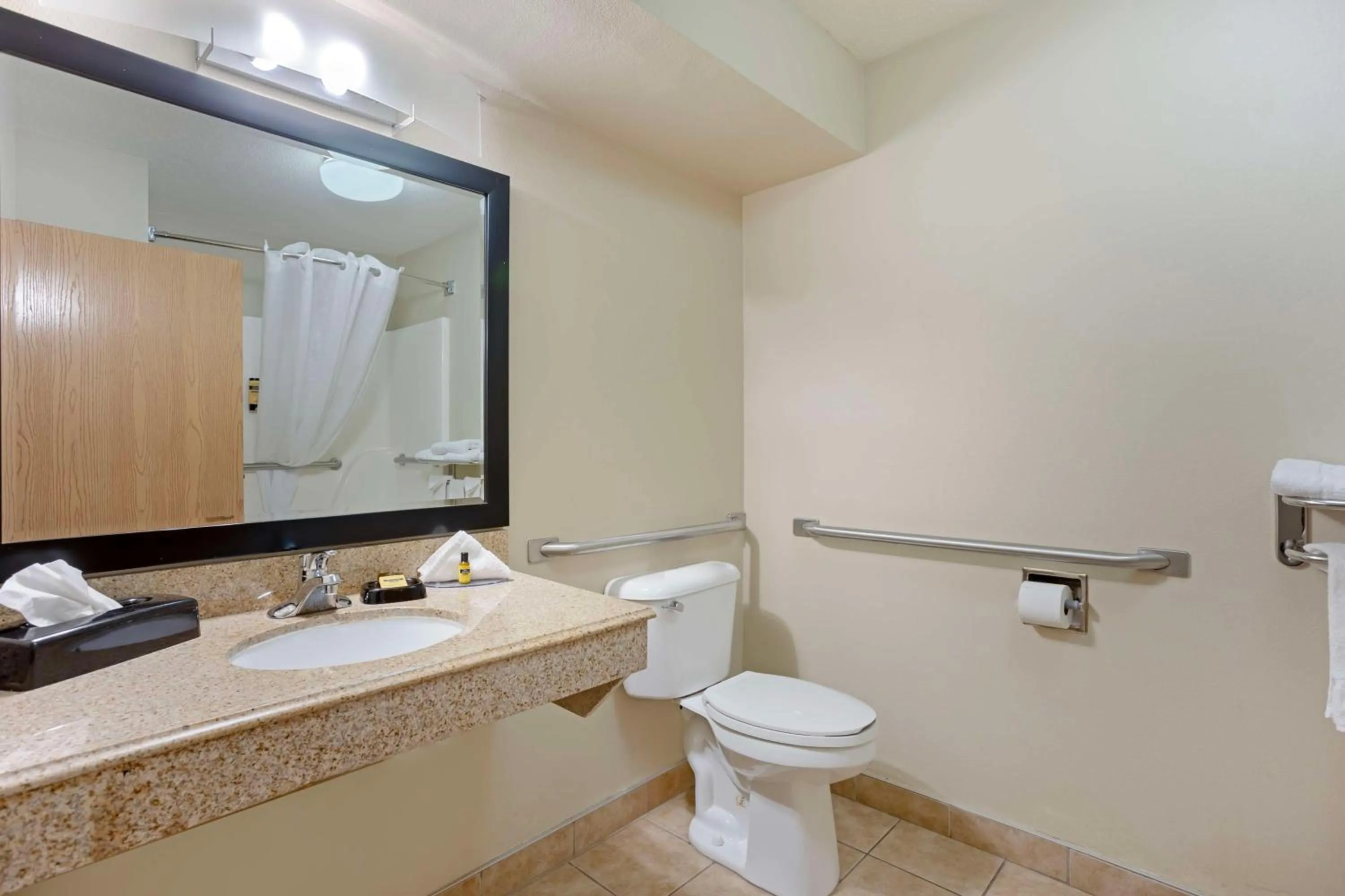 Bathroom in Best Western Plus Lonoke Hotel