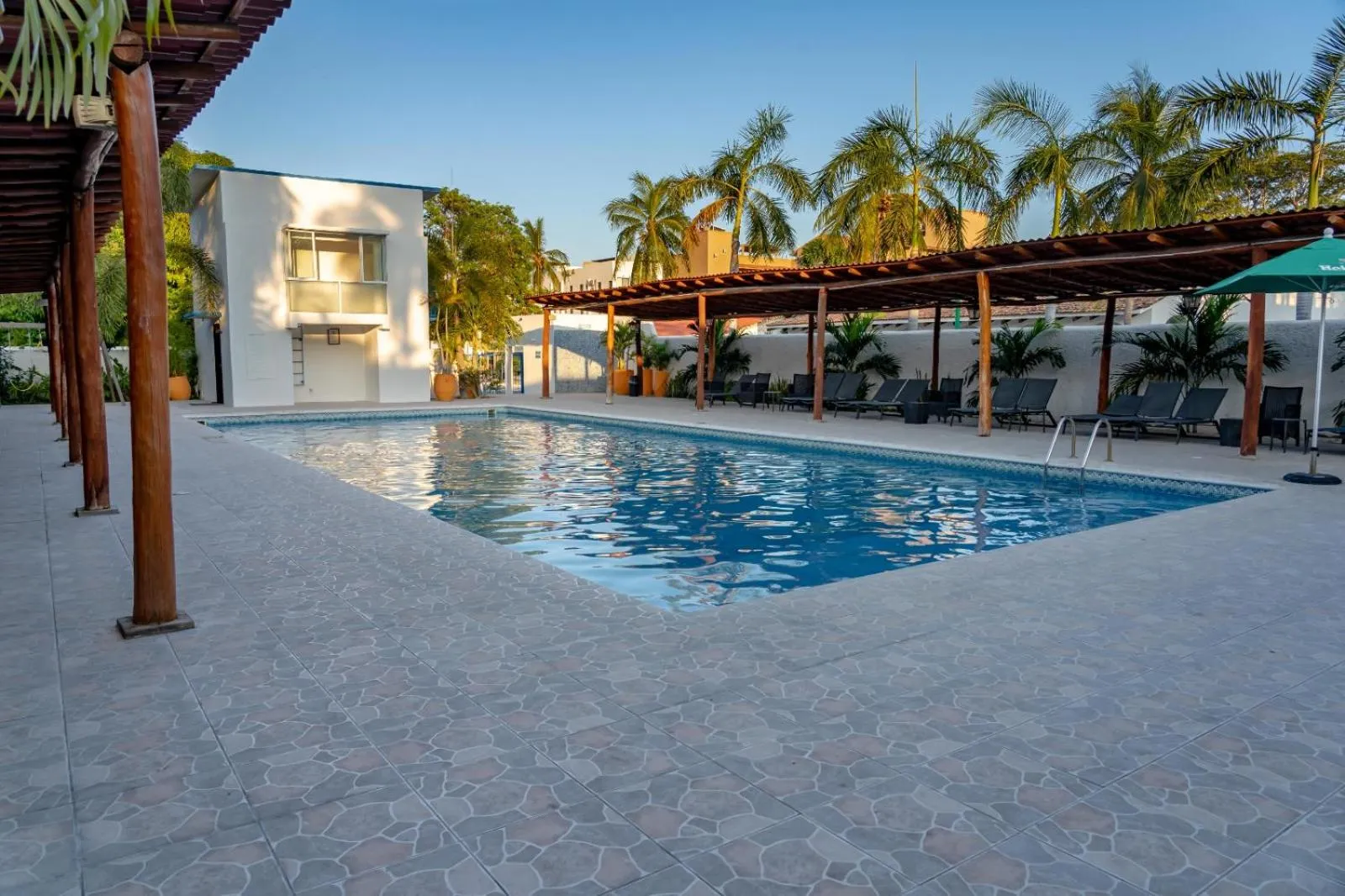 Swimming pool in Hotel Santa Cruz Huatulco