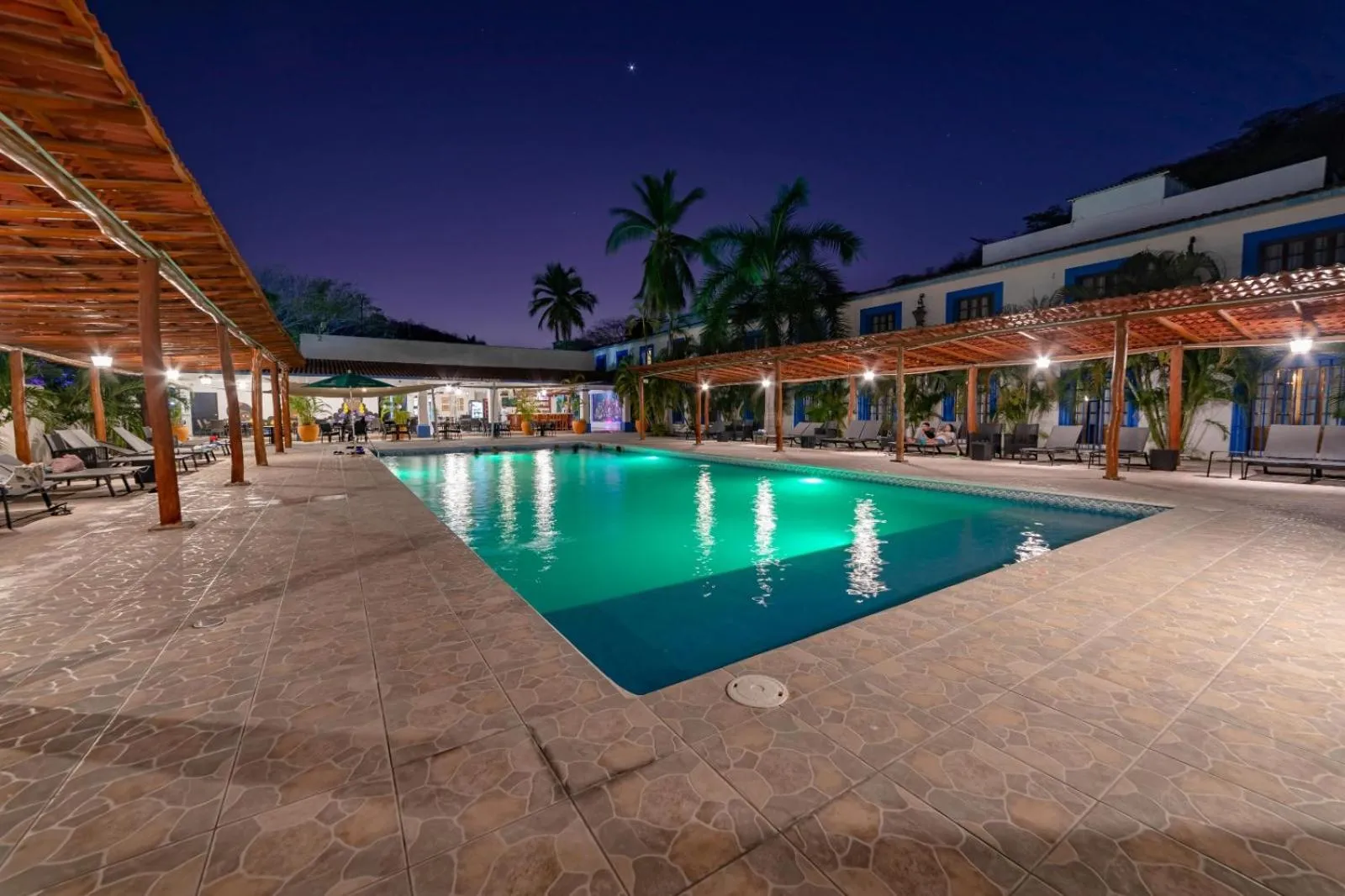 Swimming pool in Hotel Santa Cruz Huatulco