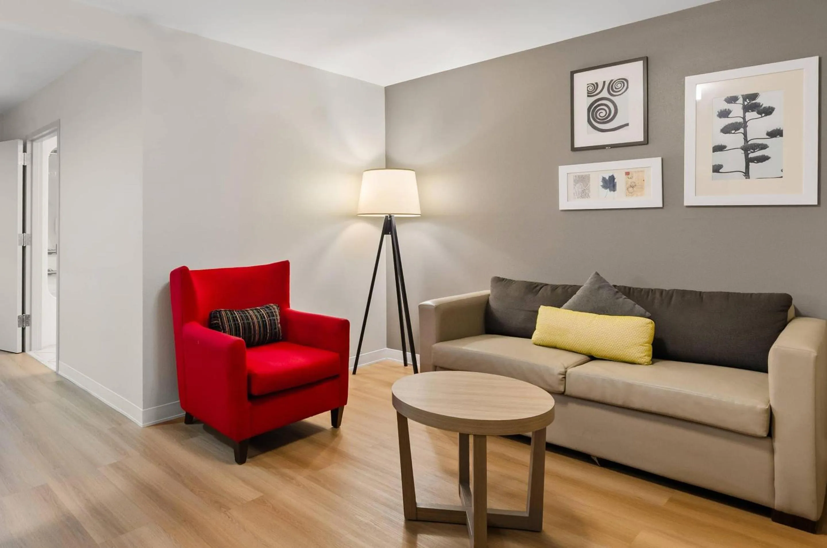 Bedroom in Country Inn & Suites by Radisson, Roanoke, VA