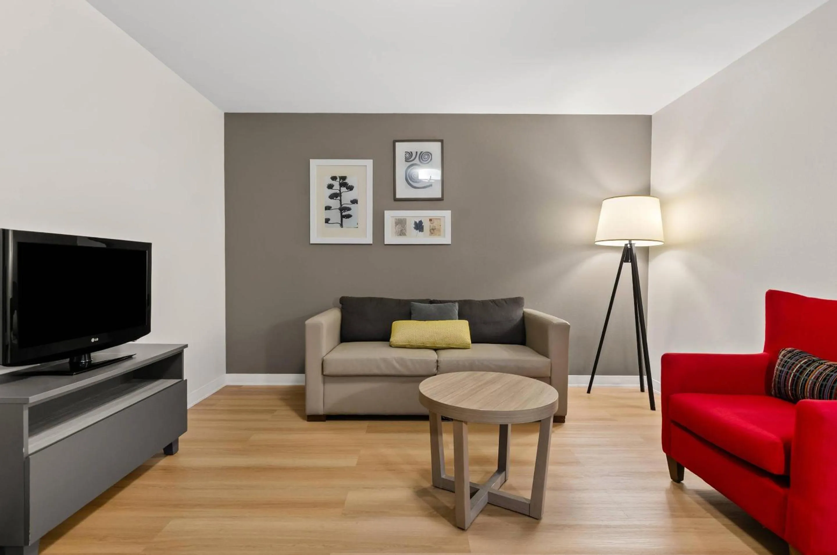 Bedroom in Country Inn & Suites by Radisson, Roanoke, VA