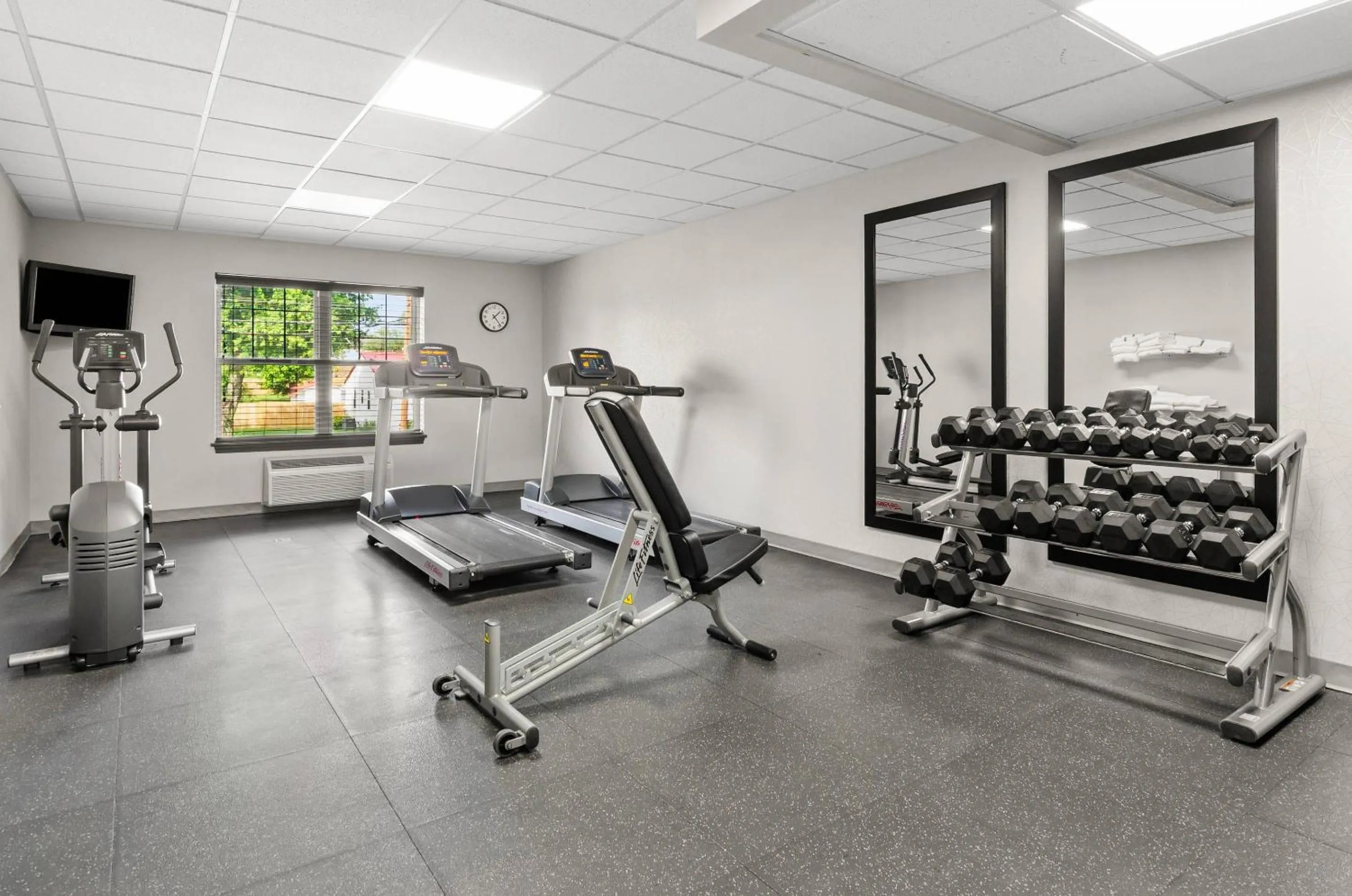 Fitness centre/facilities in Country Inn & Suites by Radisson, Roanoke, VA