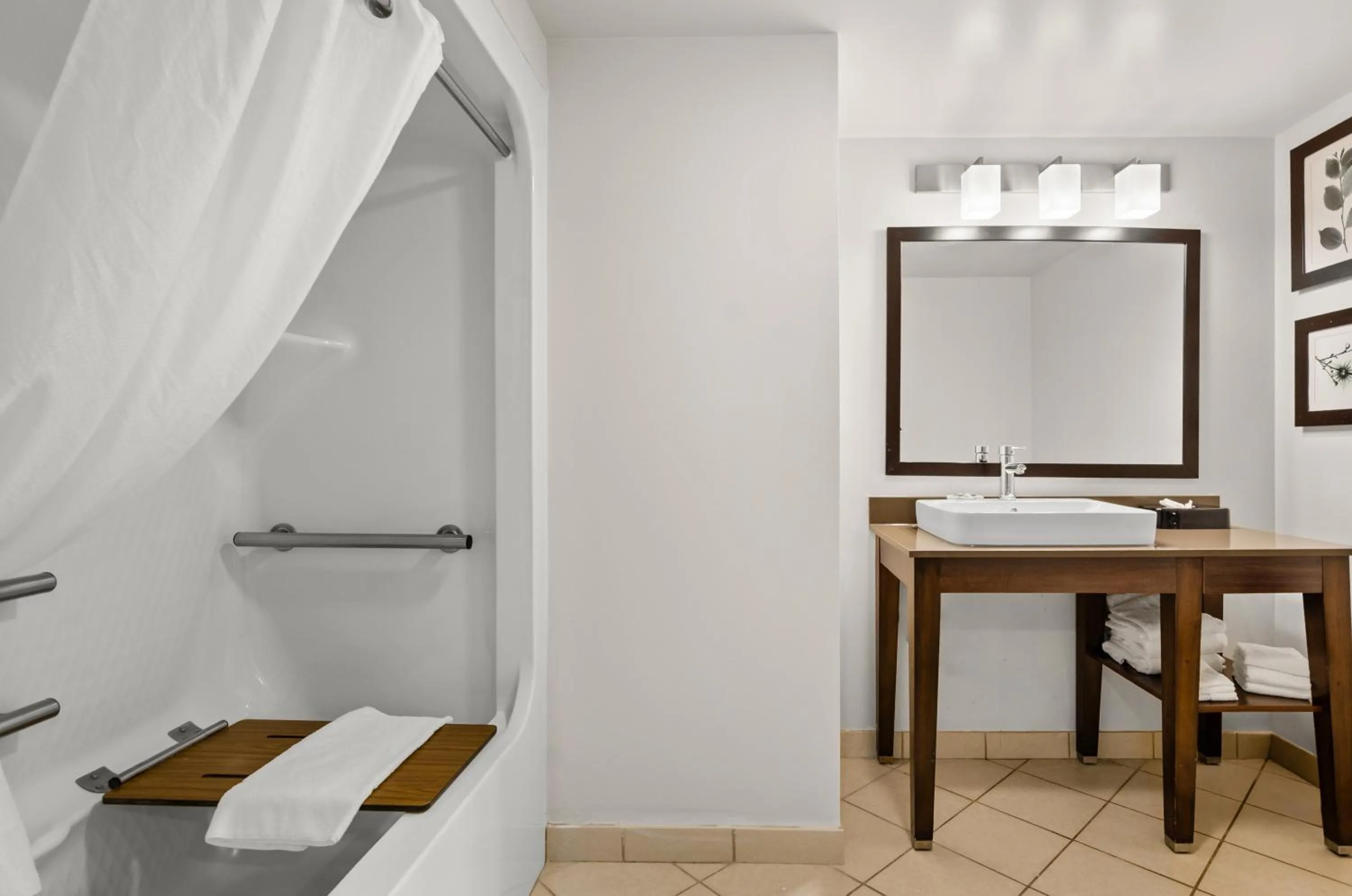 Bathroom in Country Inn & Suites by Radisson, Roanoke, VA