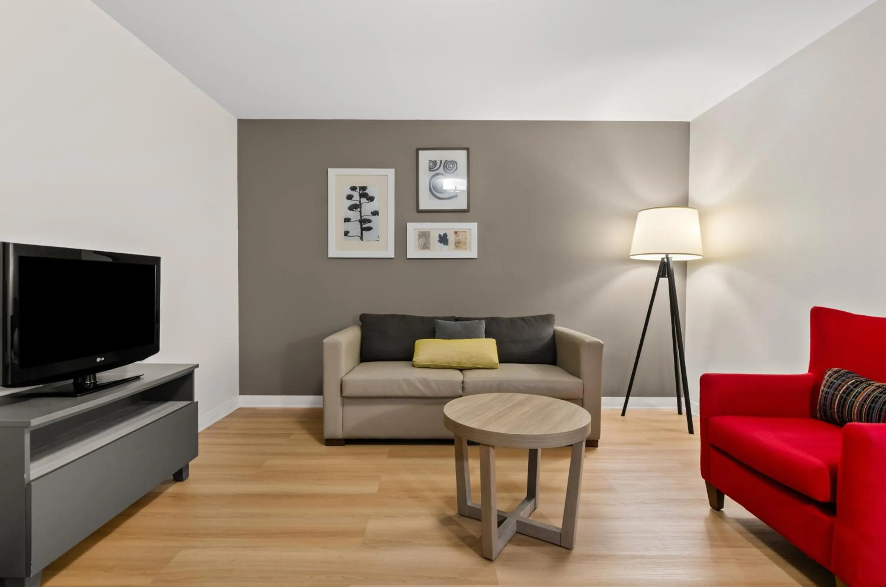 Communal lounge/ TV room in Country Inn & Suites by Radisson, Roanoke, VA