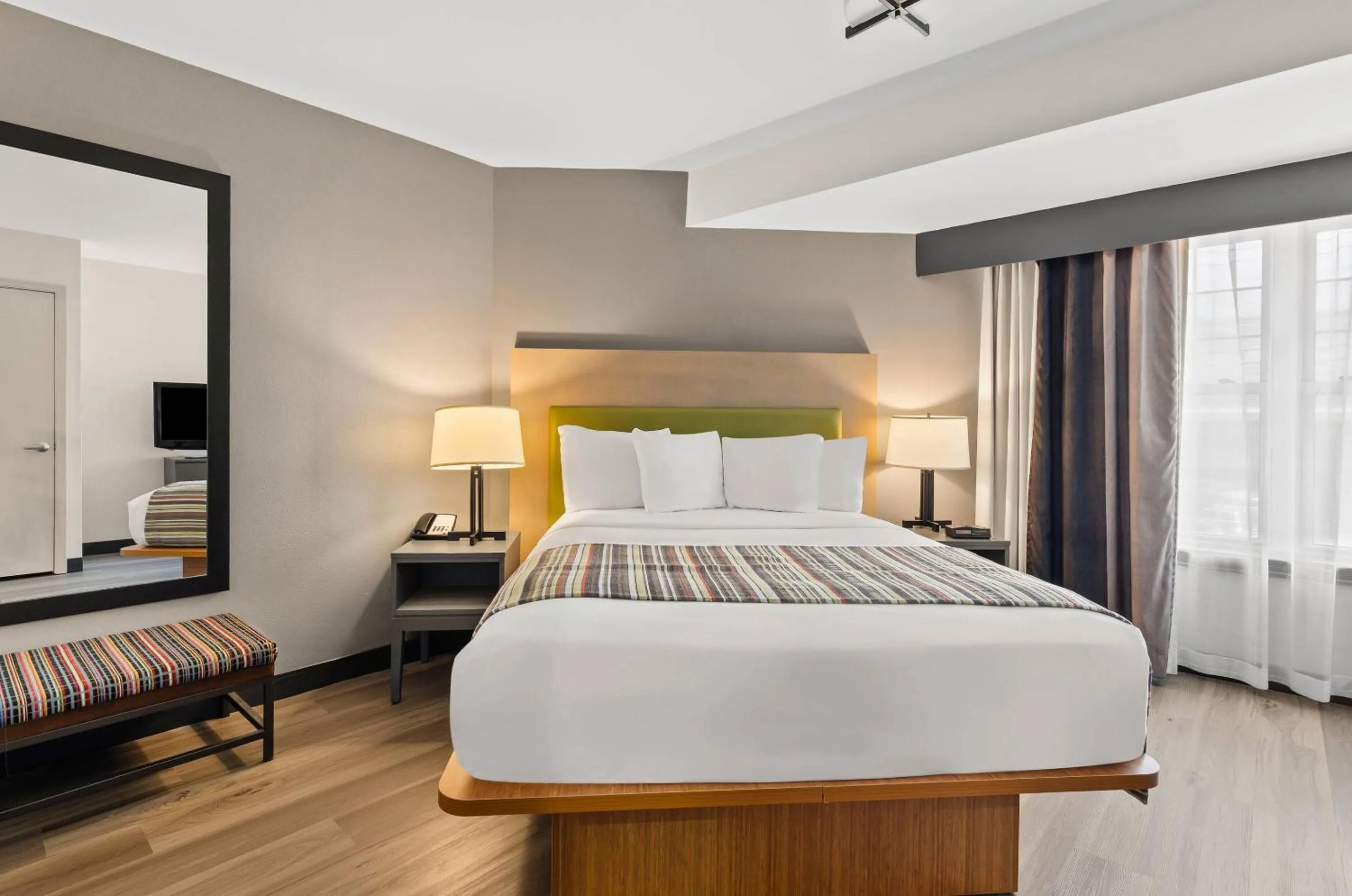 Bed in Country Inn & Suites by Radisson, Roanoke, VA