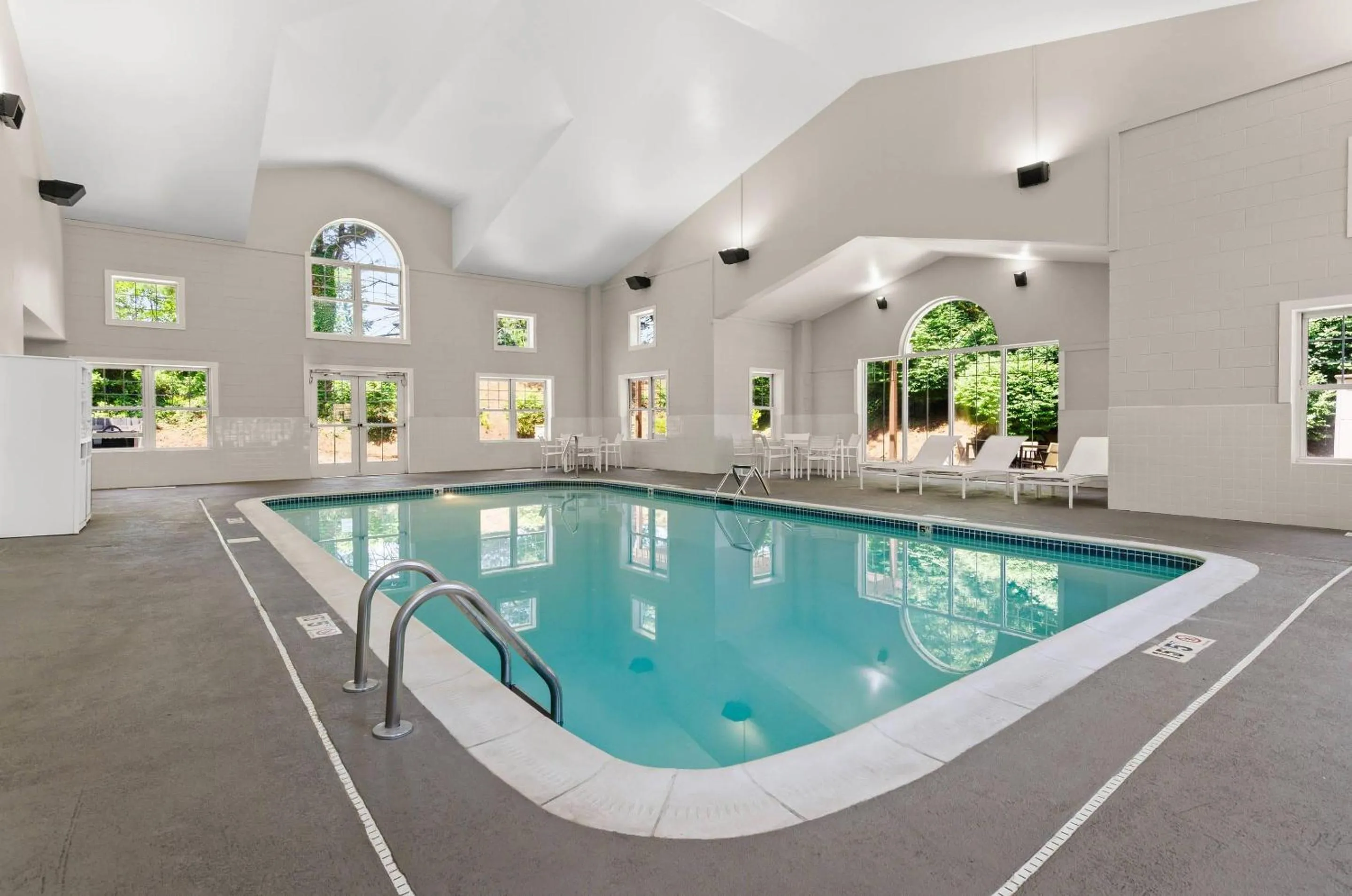 Swimming pool in Country Inn & Suites by Radisson, Roanoke, VA