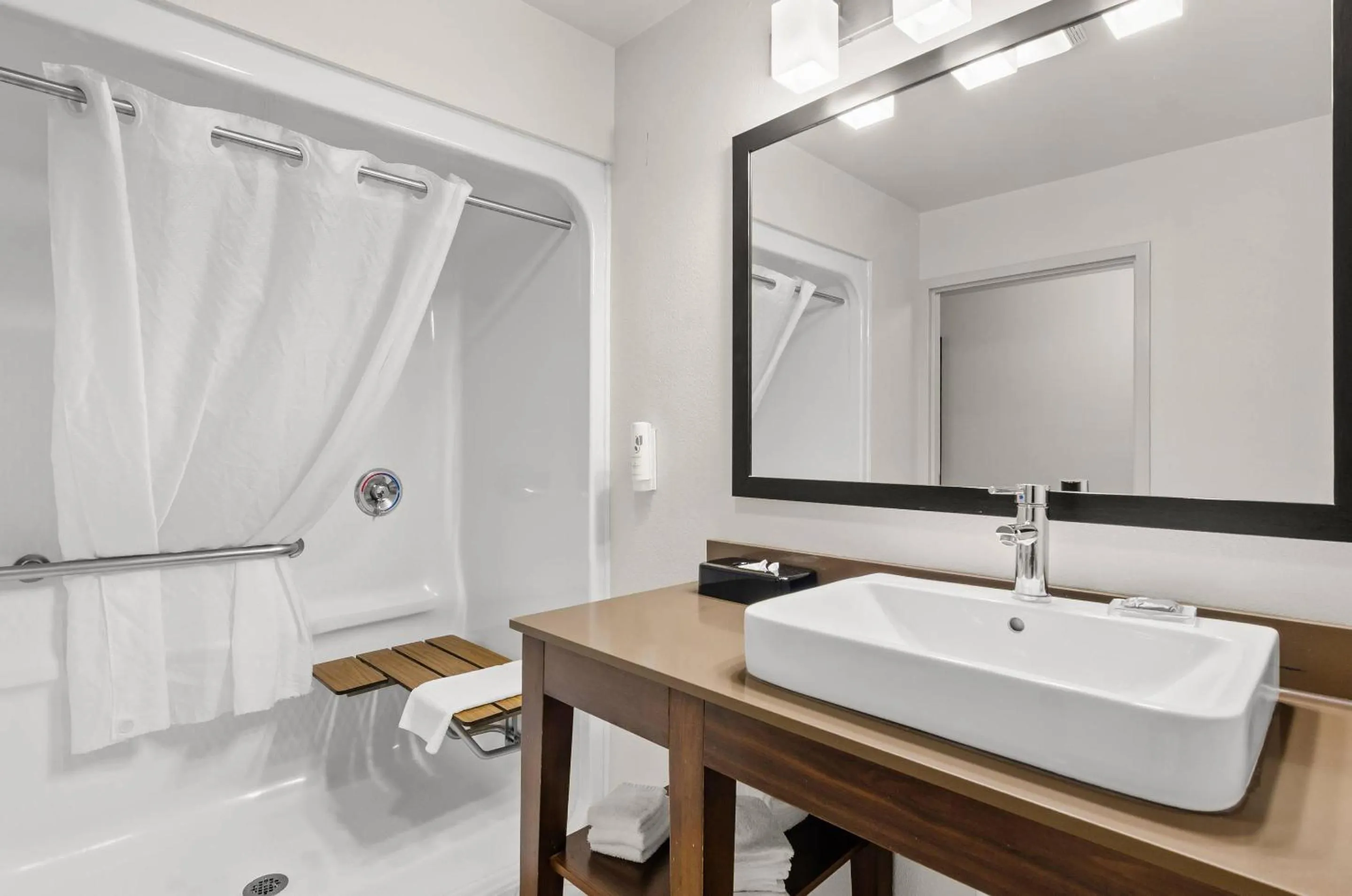 Shower in Country Inn & Suites by Radisson, Roanoke, VA