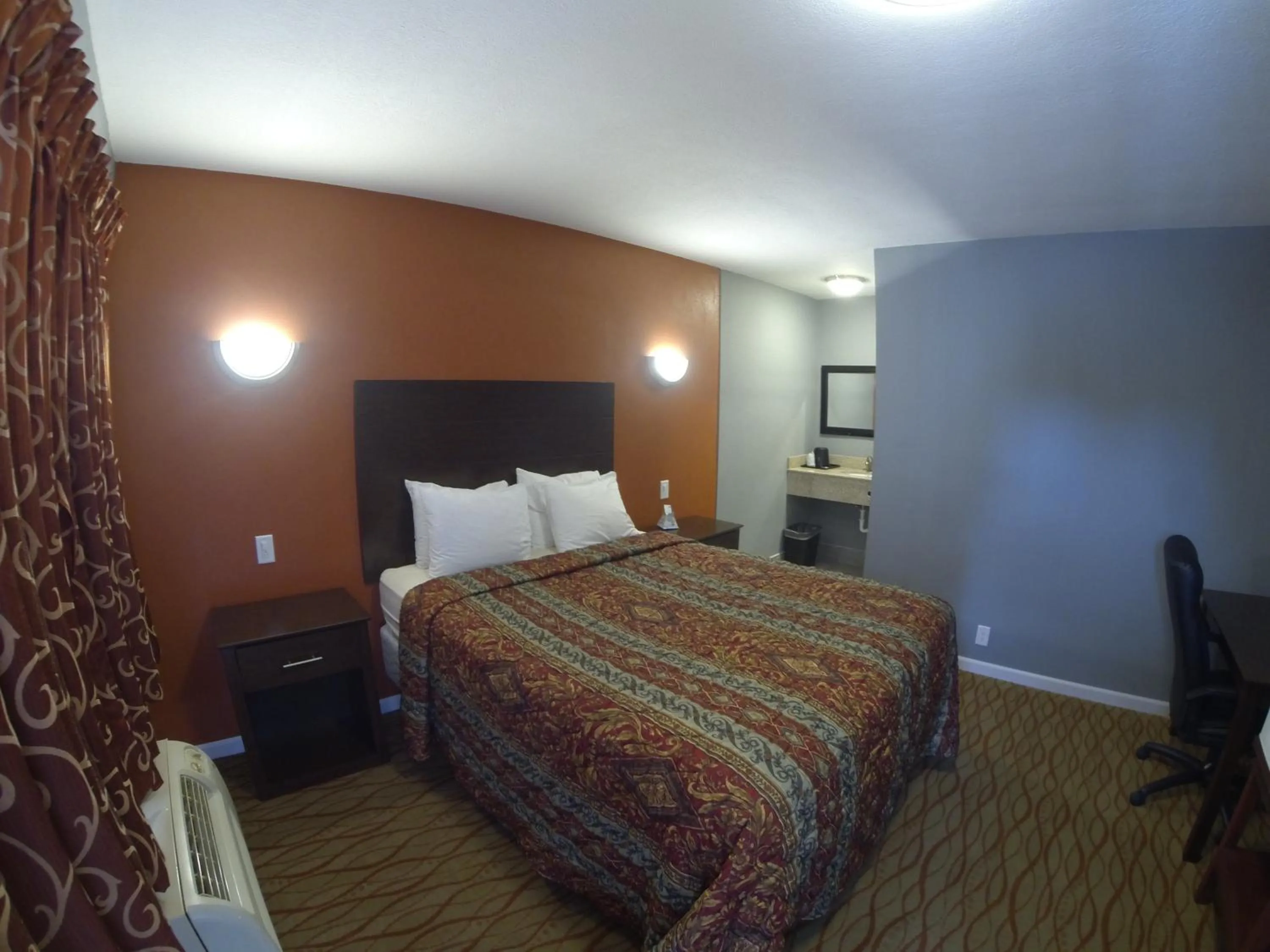 Photo of the whole room, Bed in Cozy Rest Motel