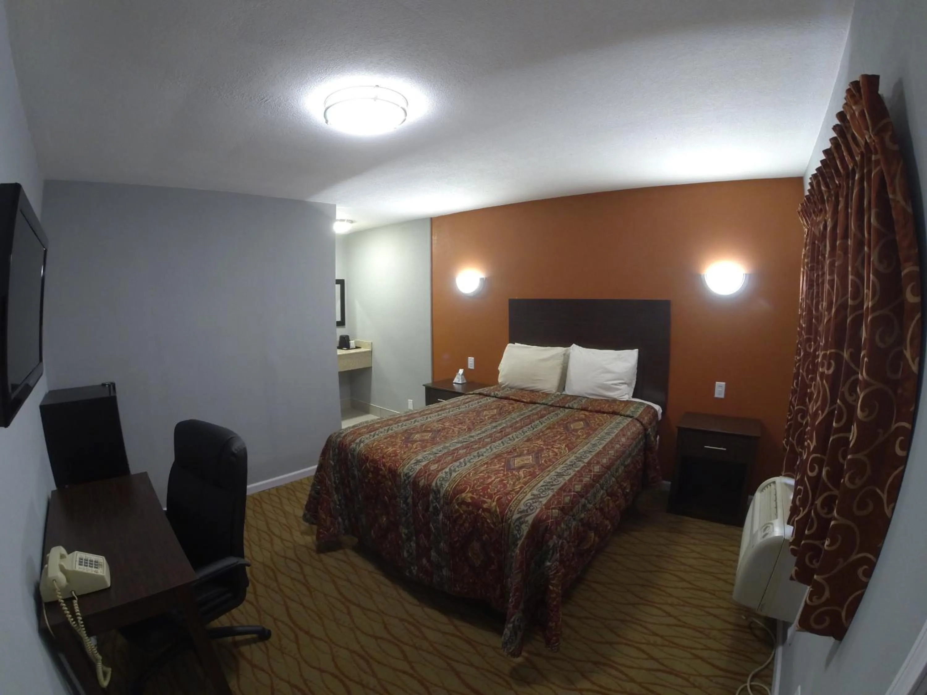Photo of the whole room, Bed in Cozy Rest Motel