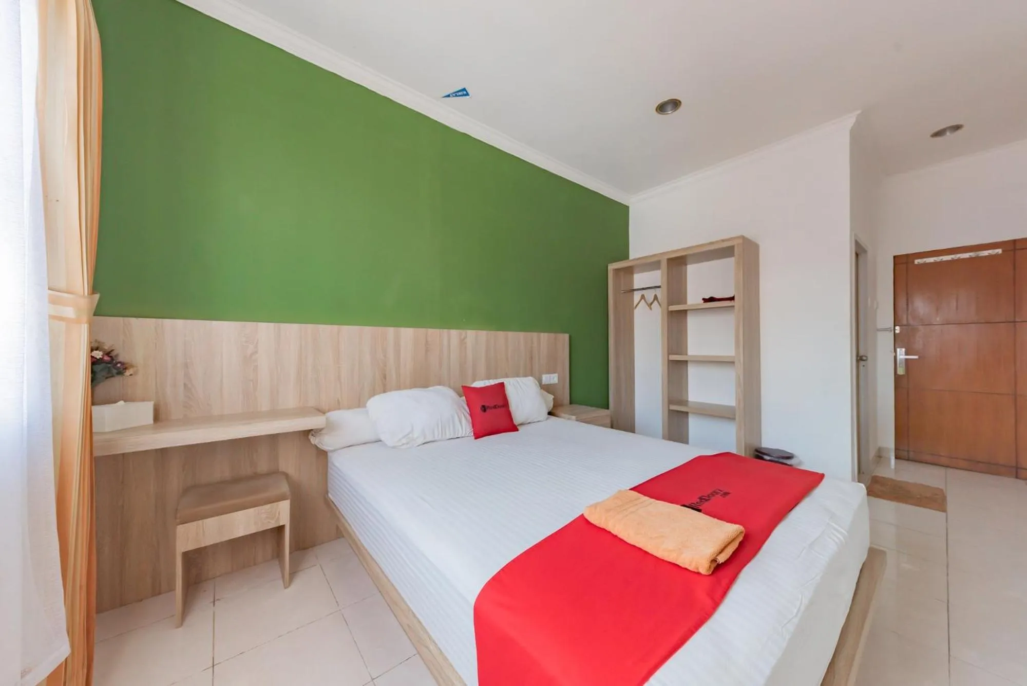 Bed in RedDoorz Syariah near Taman Bekapai 2