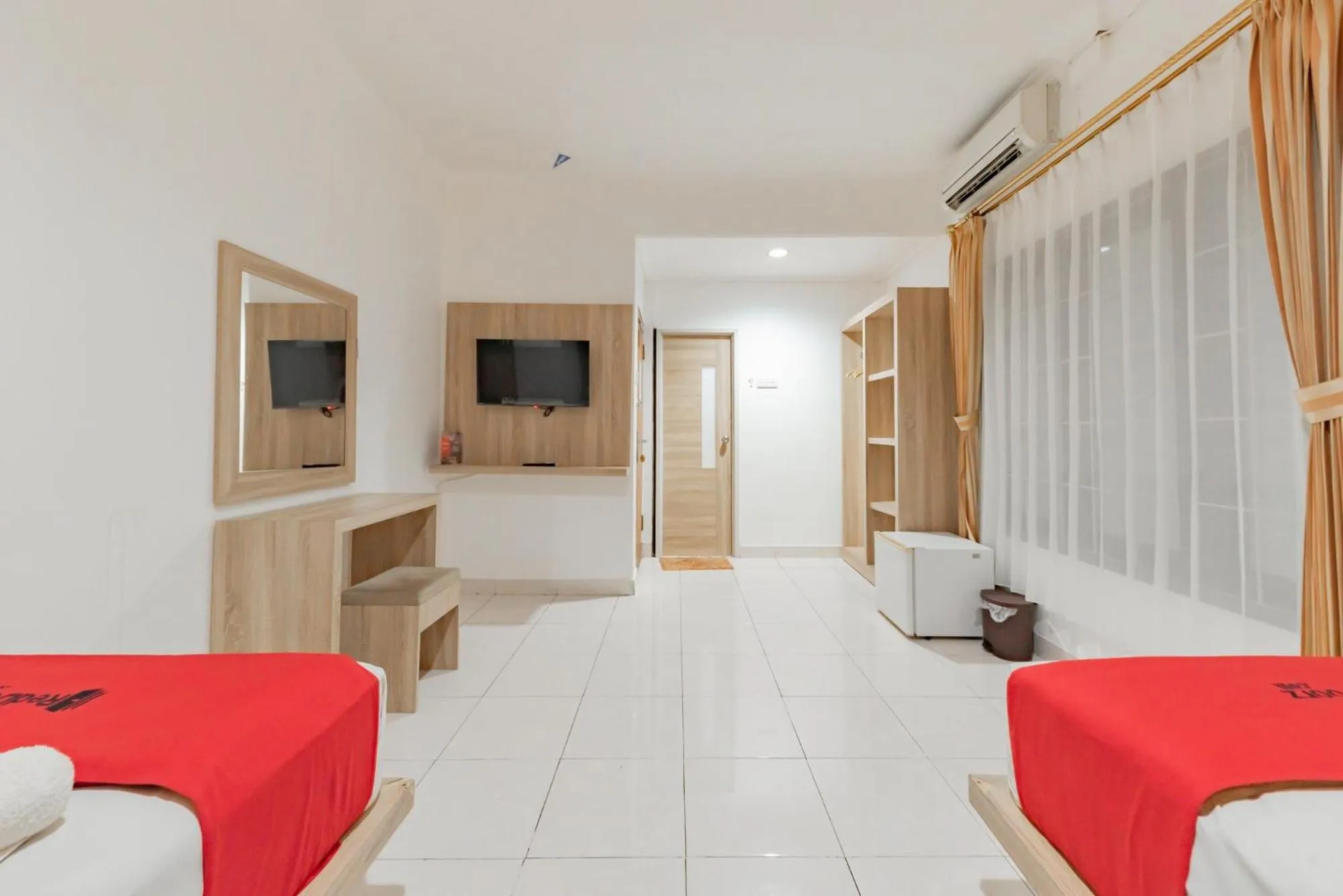 Bed in RedDoorz Syariah near Taman Bekapai 2