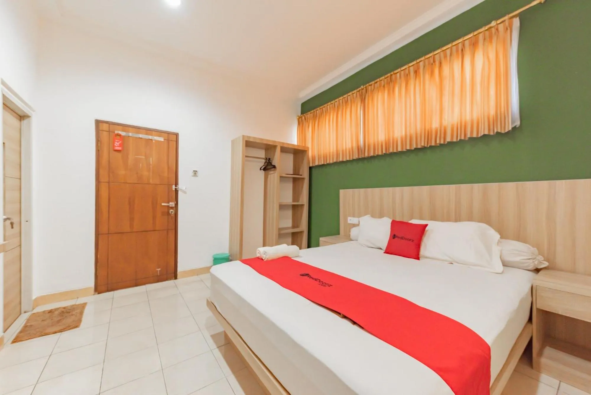 Bed in RedDoorz Syariah near Taman Bekapai 2