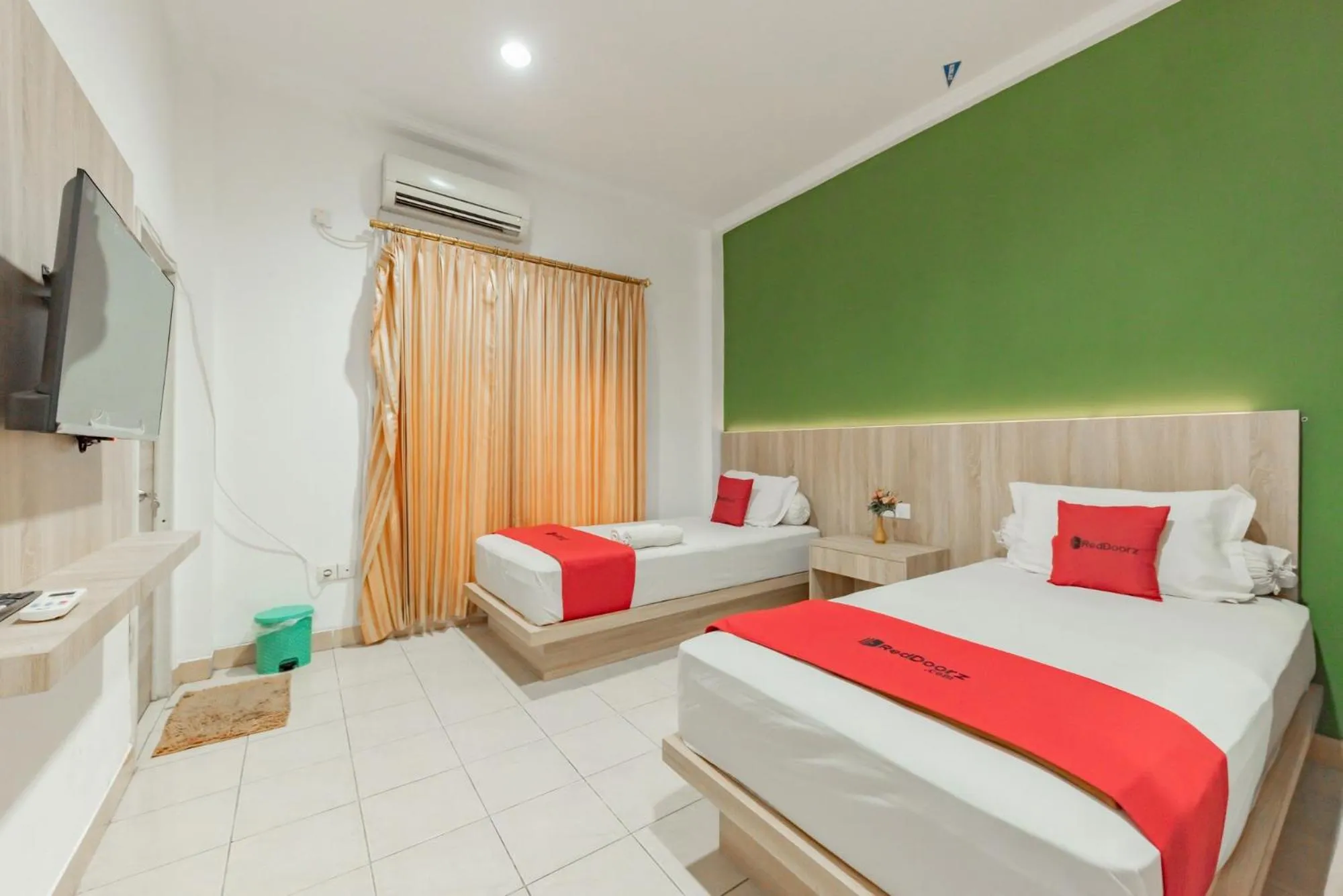 Bed in RedDoorz Syariah near Taman Bekapai 2