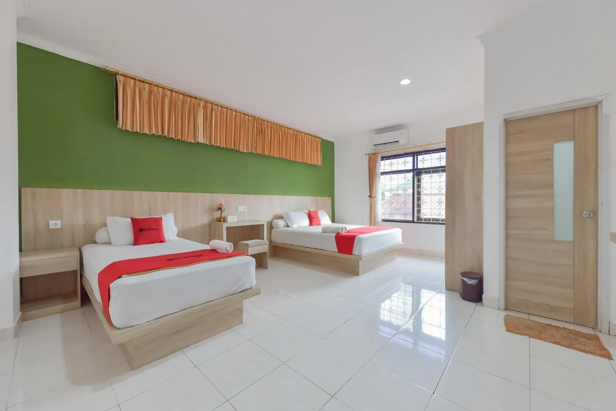 Bed in RedDoorz Syariah near Taman Bekapai 2