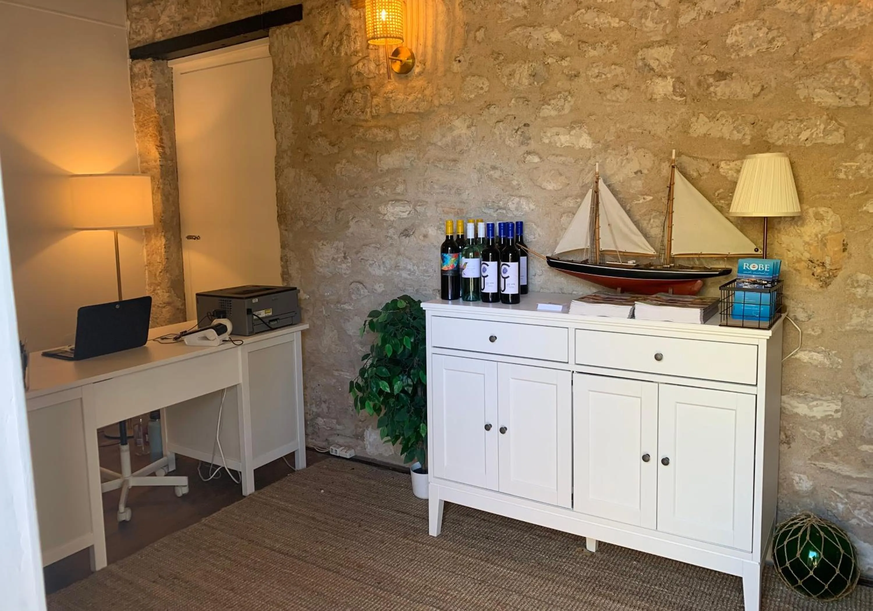 Lobby or reception in Guichen Bay Motel