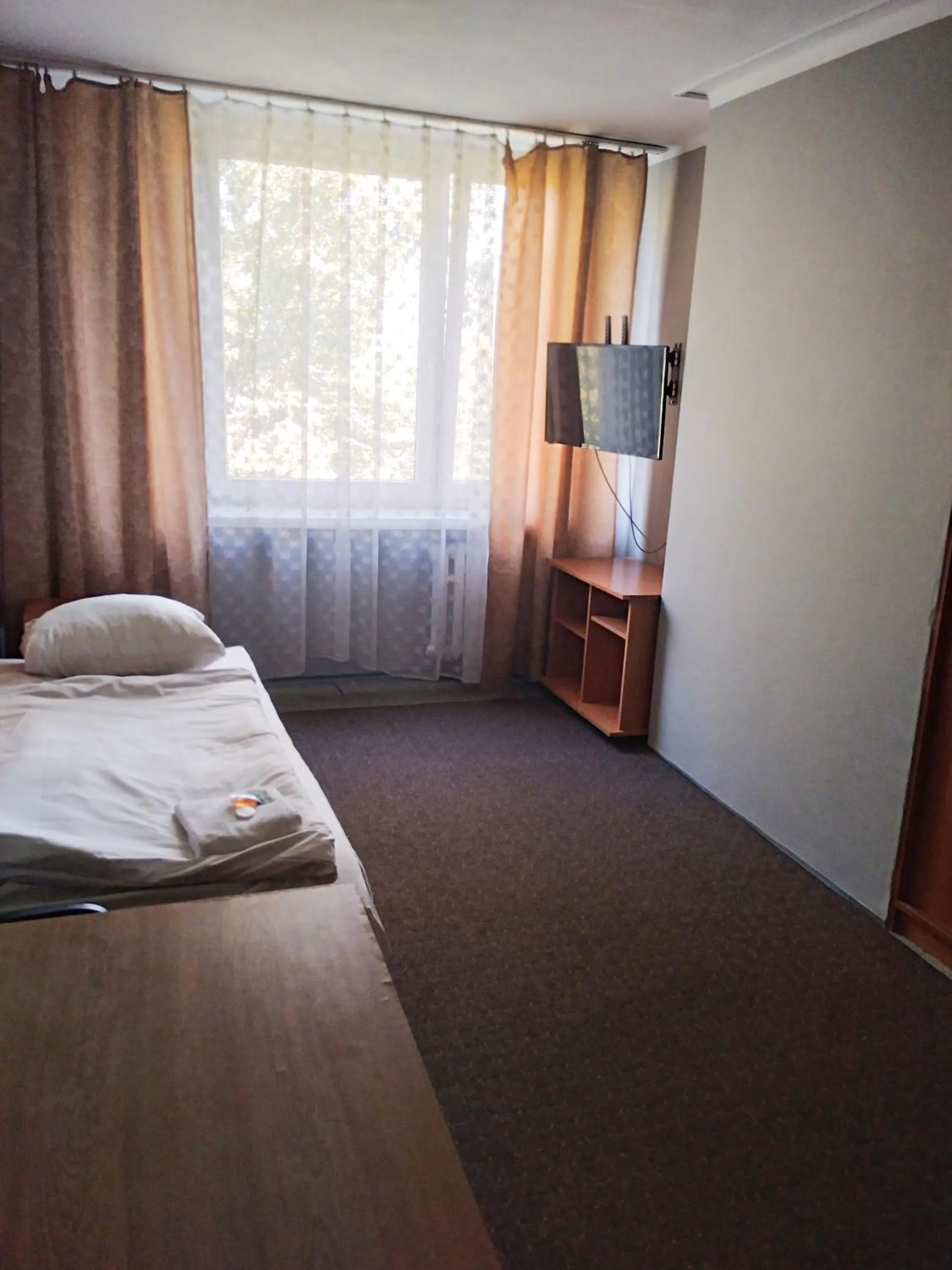 Single Room with Shared Bathroom in CKS Kraków (Centrum Konferencyjno-Szkoleniowe CS Natura Tour)