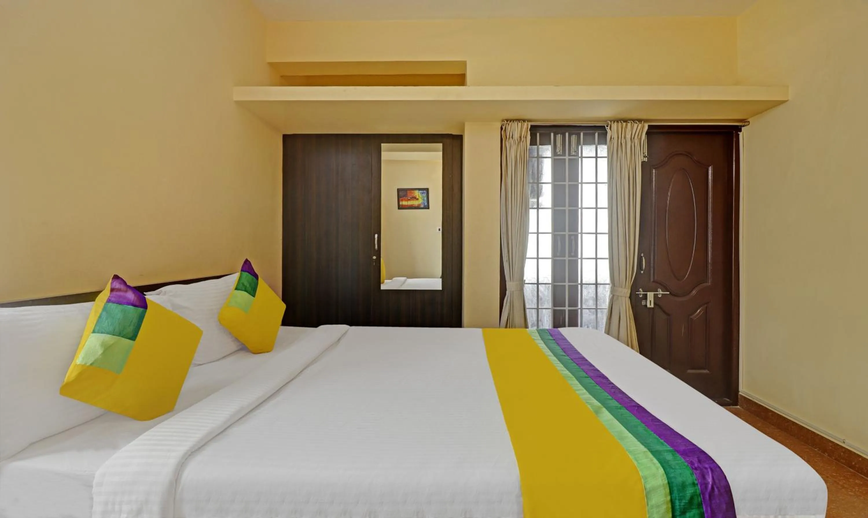 Bedroom, Bed in Itsy Hotels Rithika Inn Blossoms