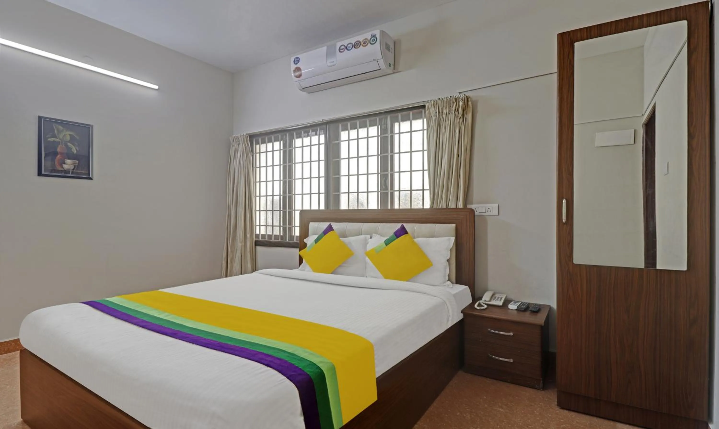 Bedroom, Bed in Itsy Hotels Rithika Inn Blossoms