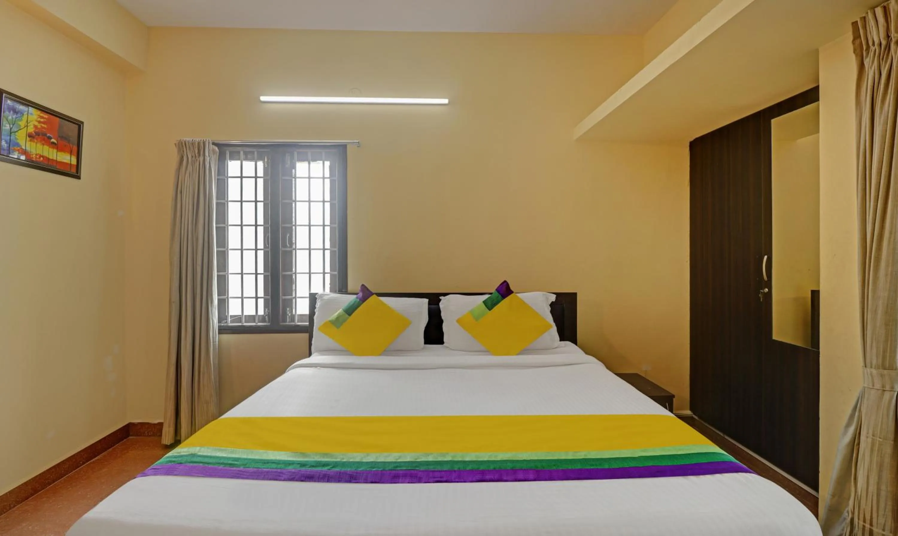 Bedroom, Bed in Itsy Hotels Rithika Inn Blossoms
