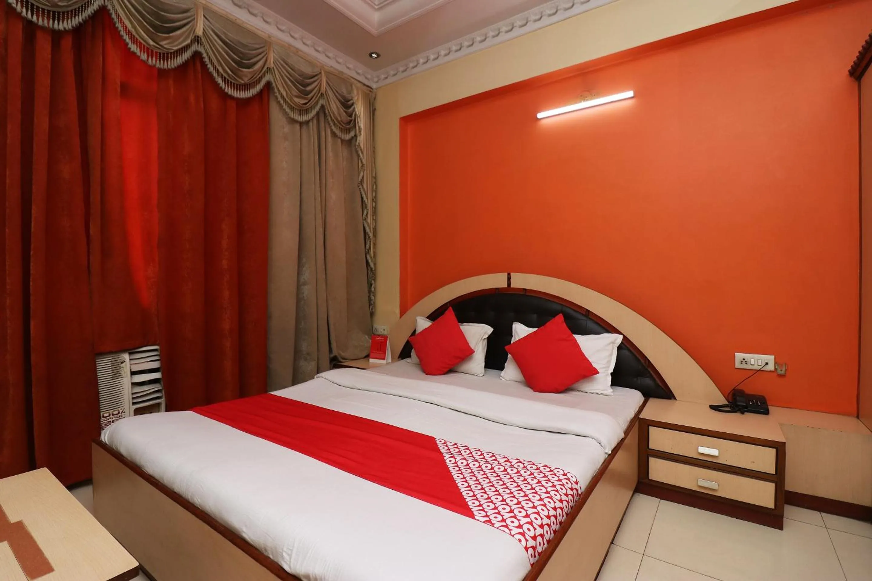Facade/entrance, Bed in Super Hotel O Akash Regency