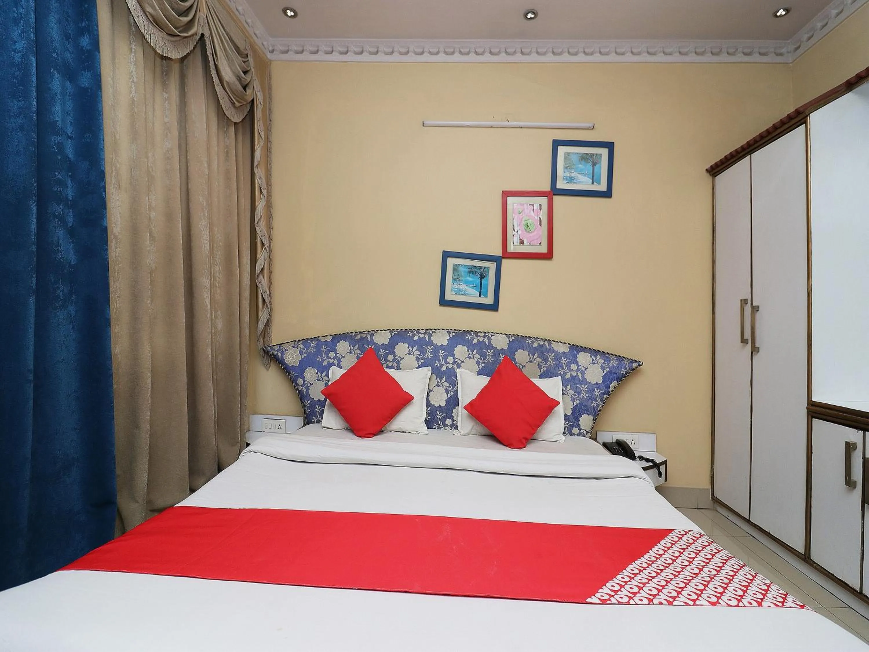 Bathroom, Bed in Super Hotel O Akash Regency