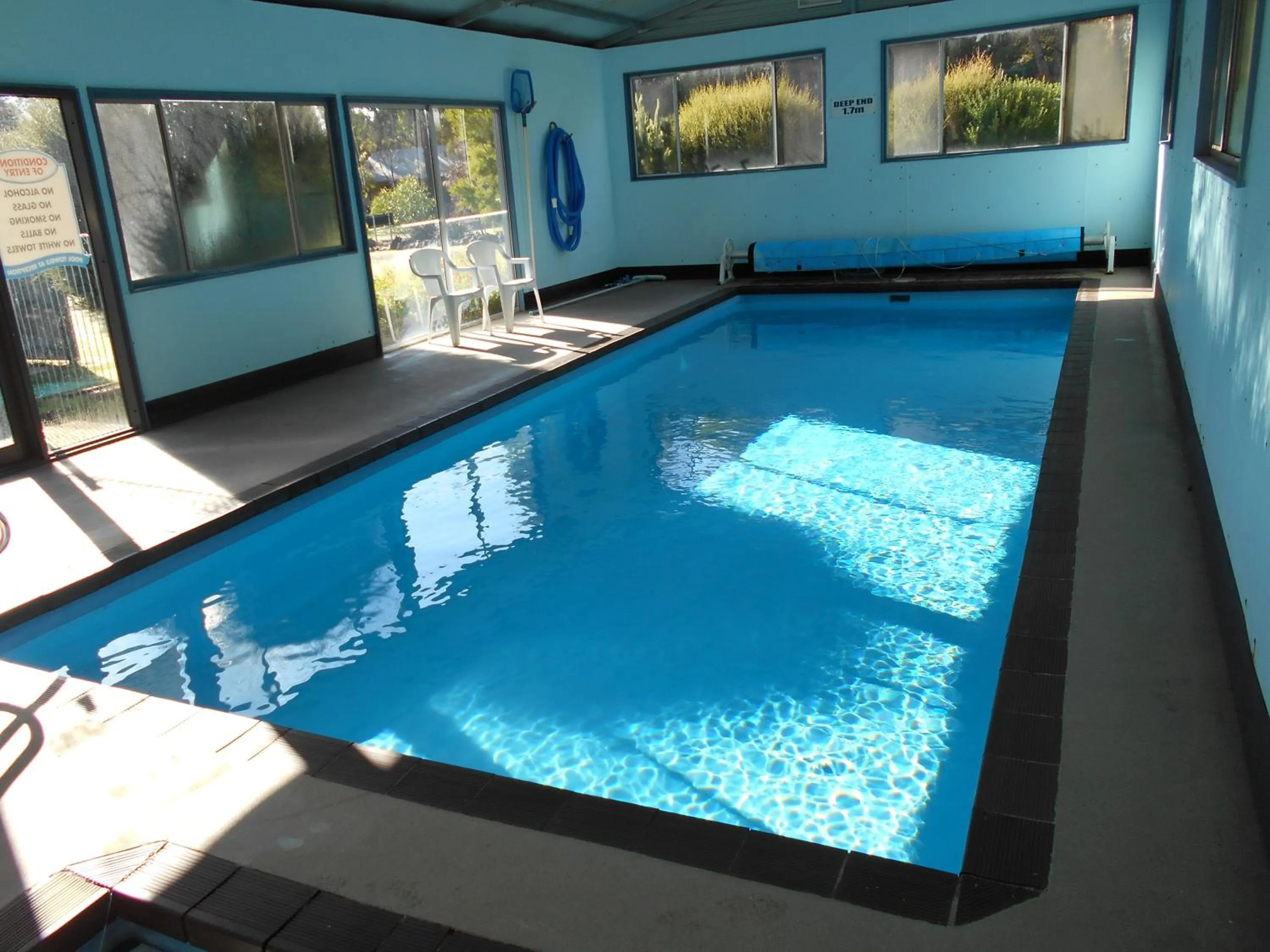 Swimming pool in Grampians View Cottages and Units